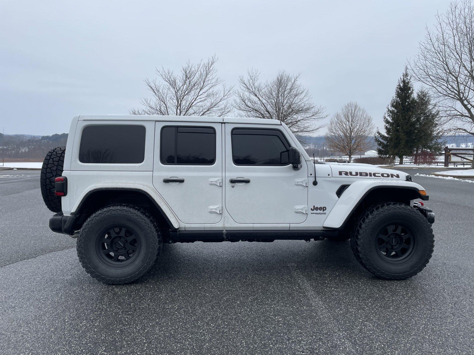 Jeep Wrangler JL '21 Bright White JLUR B32D0CD3-3A8A-4FCE-9156-4210A7B63DA0