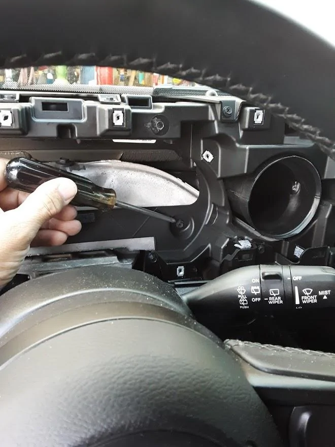Jeep Wrangler JL Dash Rattle On Driver's Side Fixed 20210213_135351