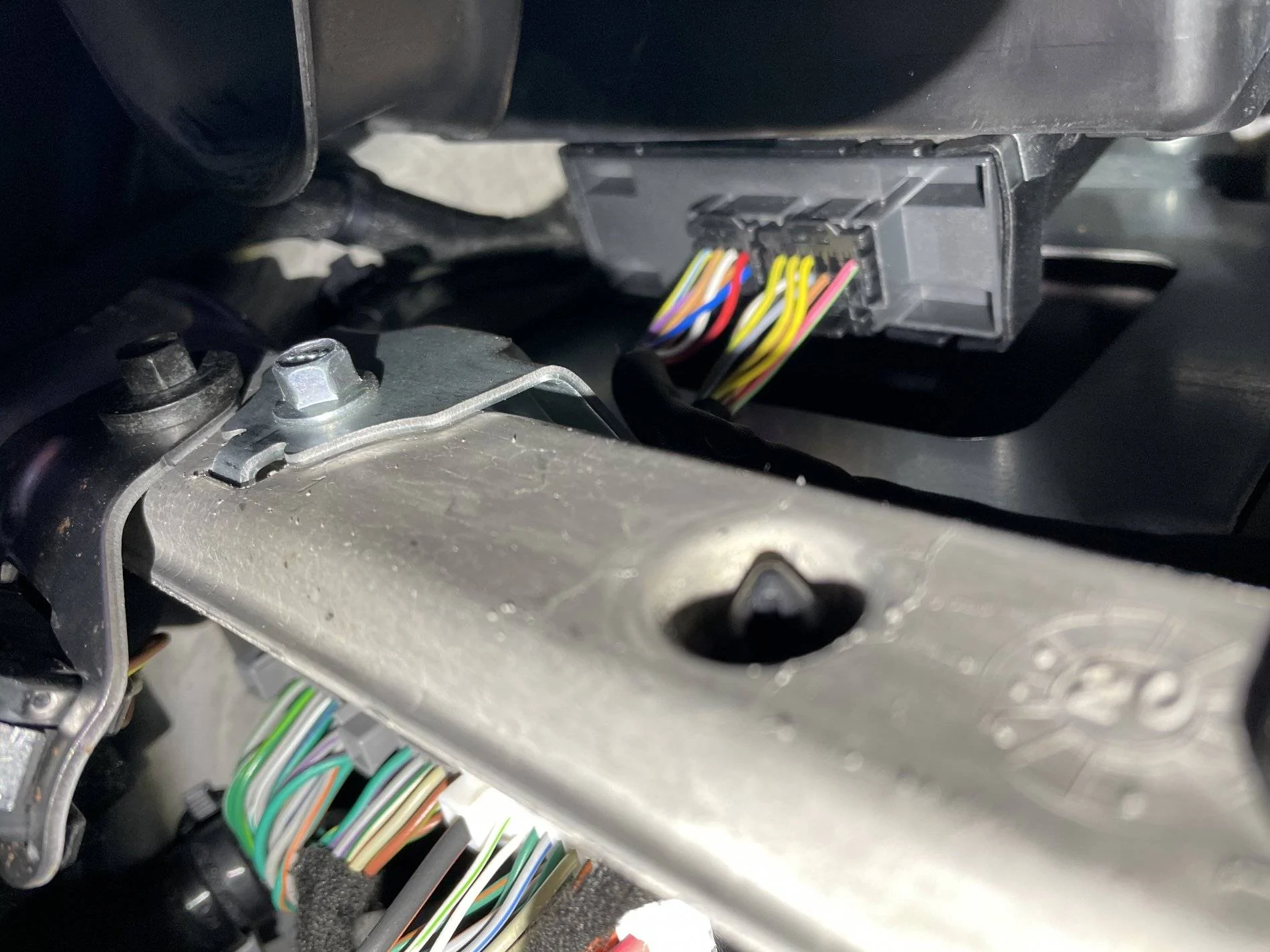 Jeep Wrangler JL Assistance locating wires AF03007A-4A7A-428B-93FE-09A9EA1F922C
