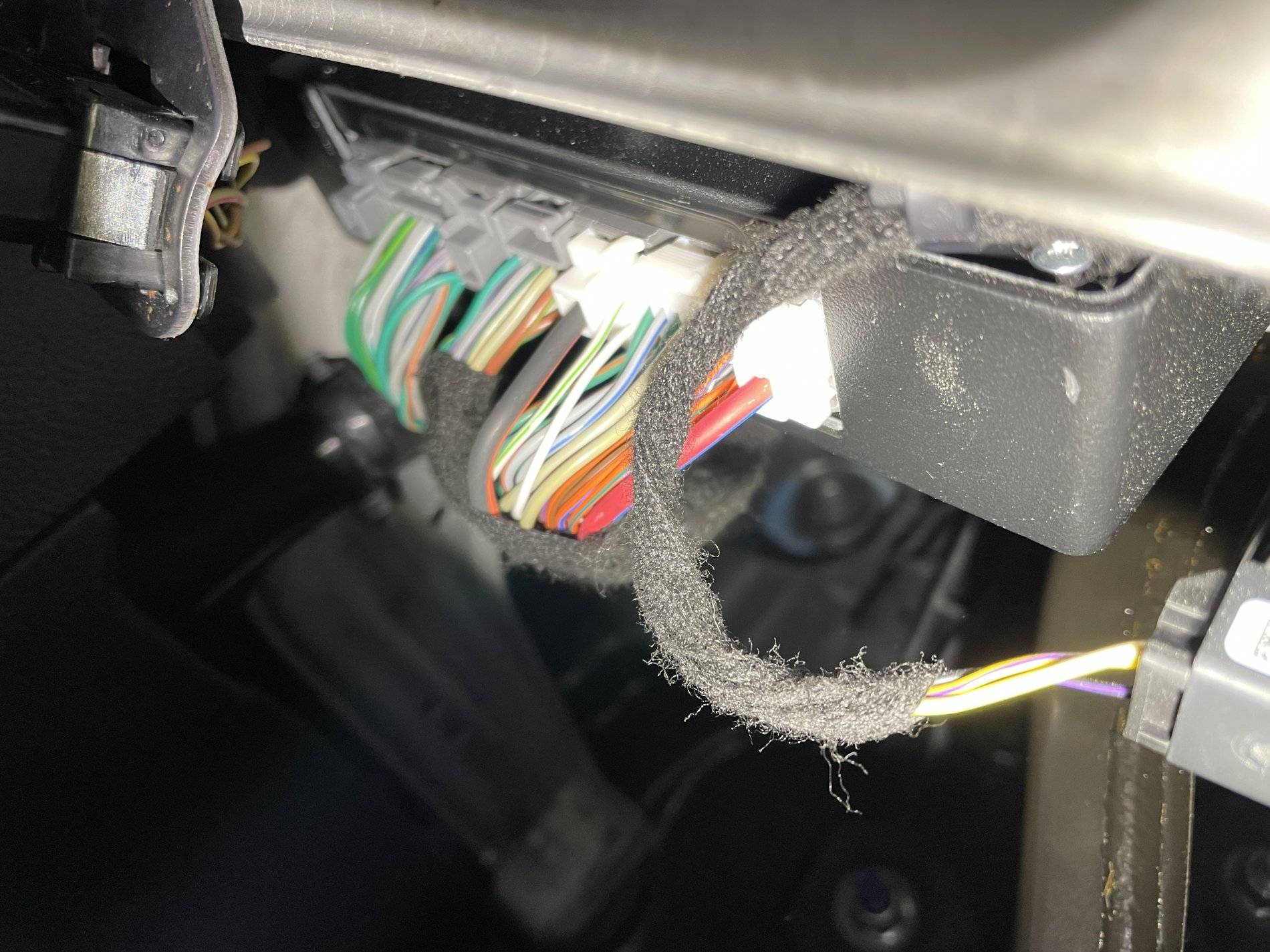 Jeep Wrangler JL Assistance locating wires 42048362-EF31-4D44-A610-0227D866FF02