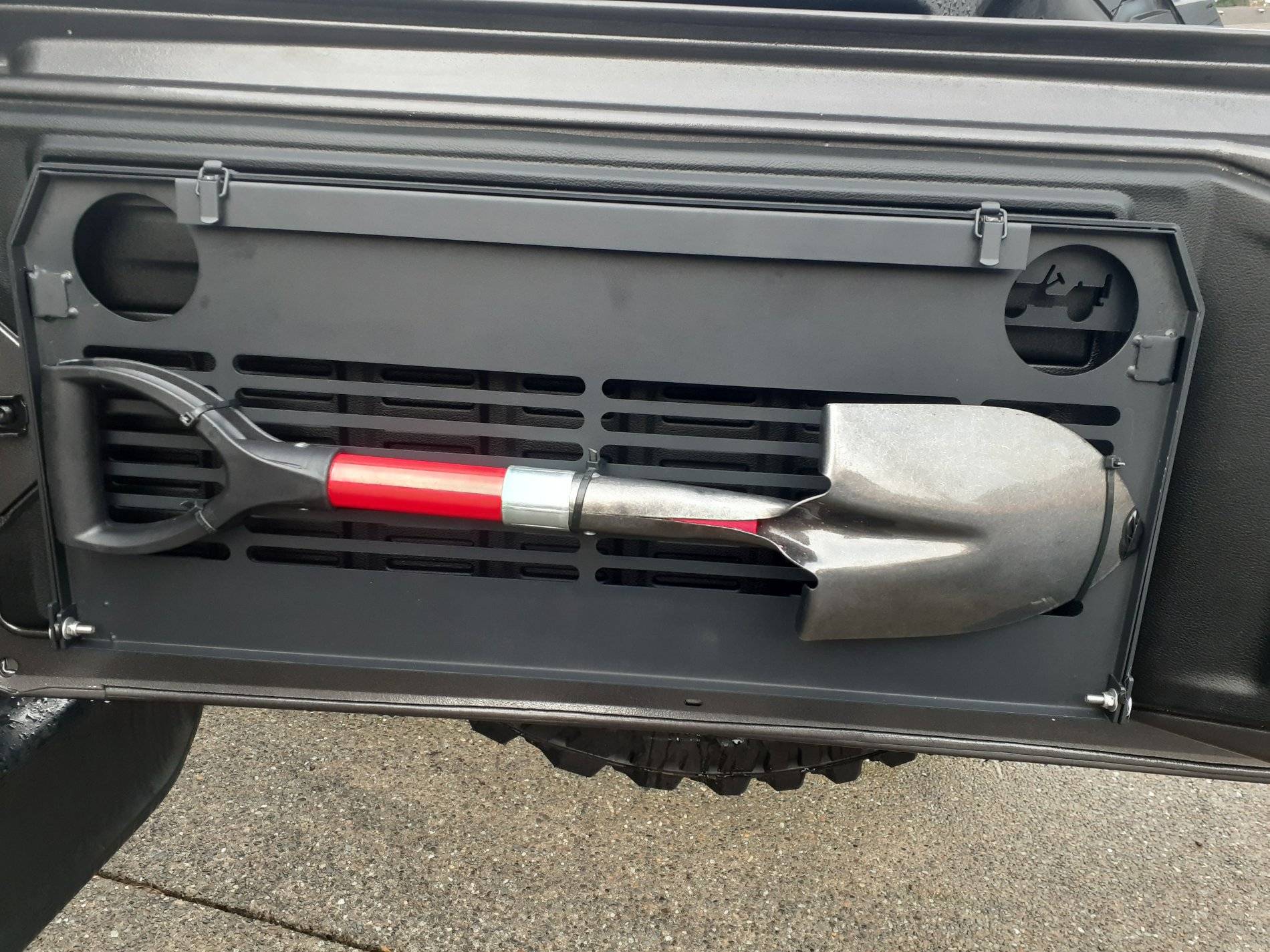 Jeep Wrangler JL Emergency snow shovels? 20210220_083722 (1)