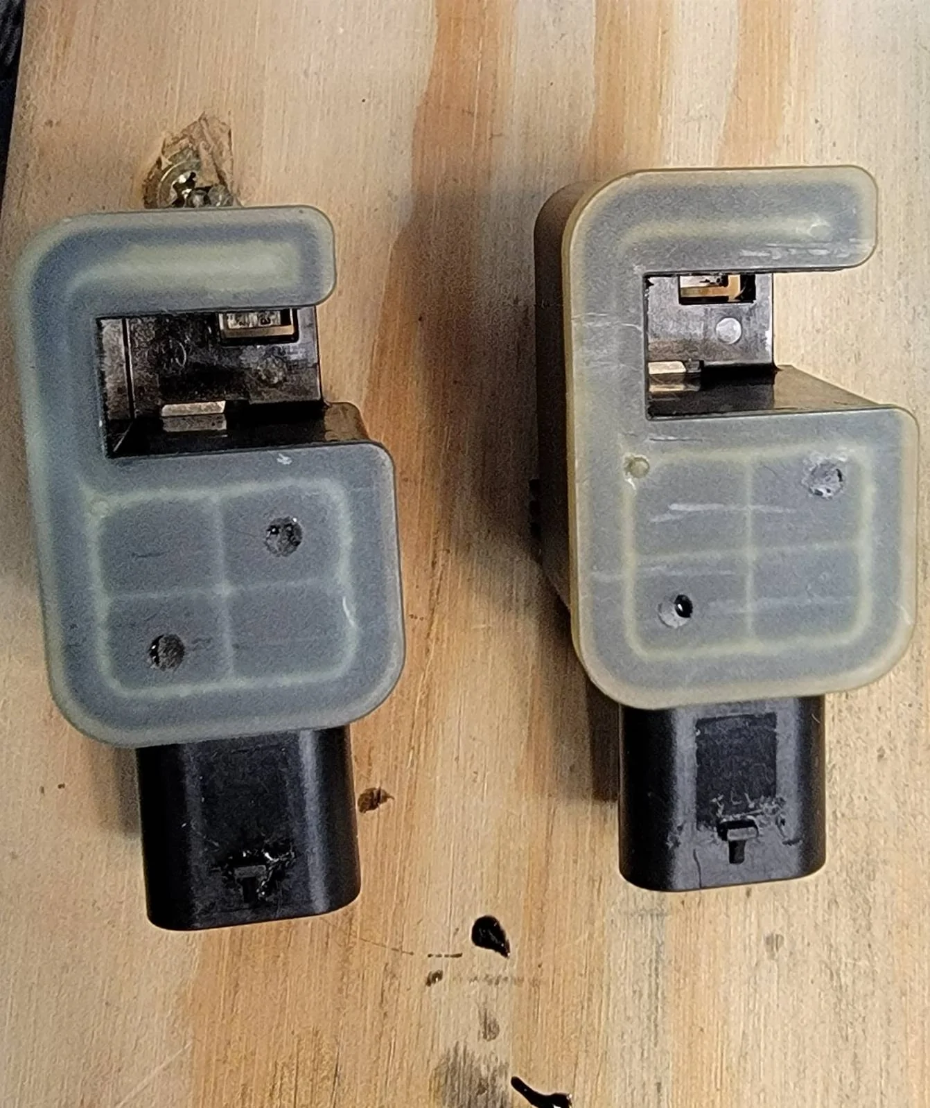 Jeep Wrangler JL Locker Position Sensor Potting - DANA 44 fwm9cB