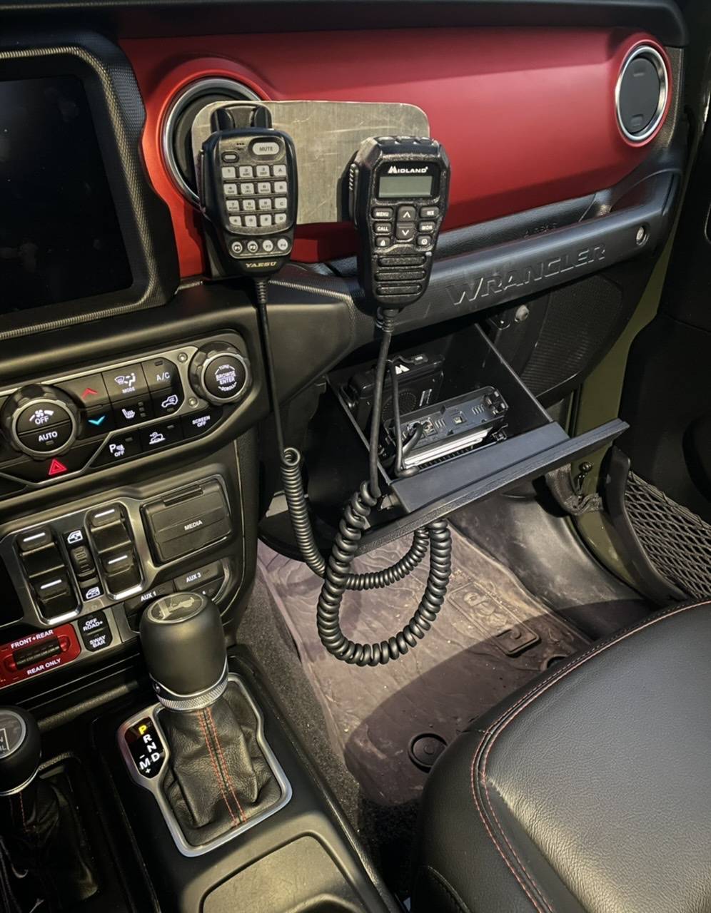 Jeep Wrangler JL GMRS antenna mount AEC5E6FD-226A-4727-AA3E-0031C3E41E3C