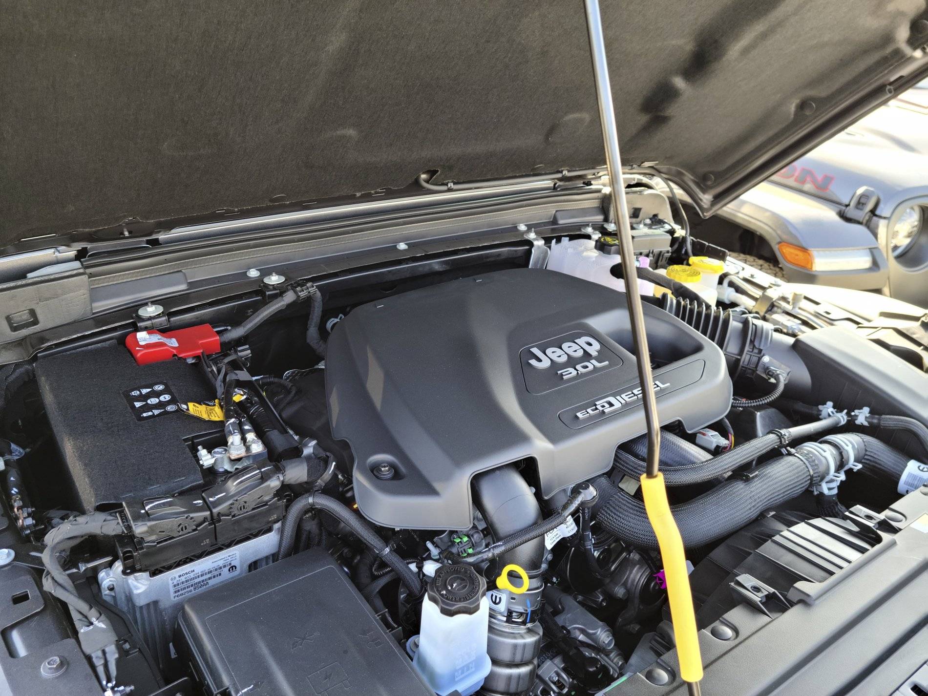 Jeep Wrangler JL 2.0T Only has ONE battery? 20201110_095112