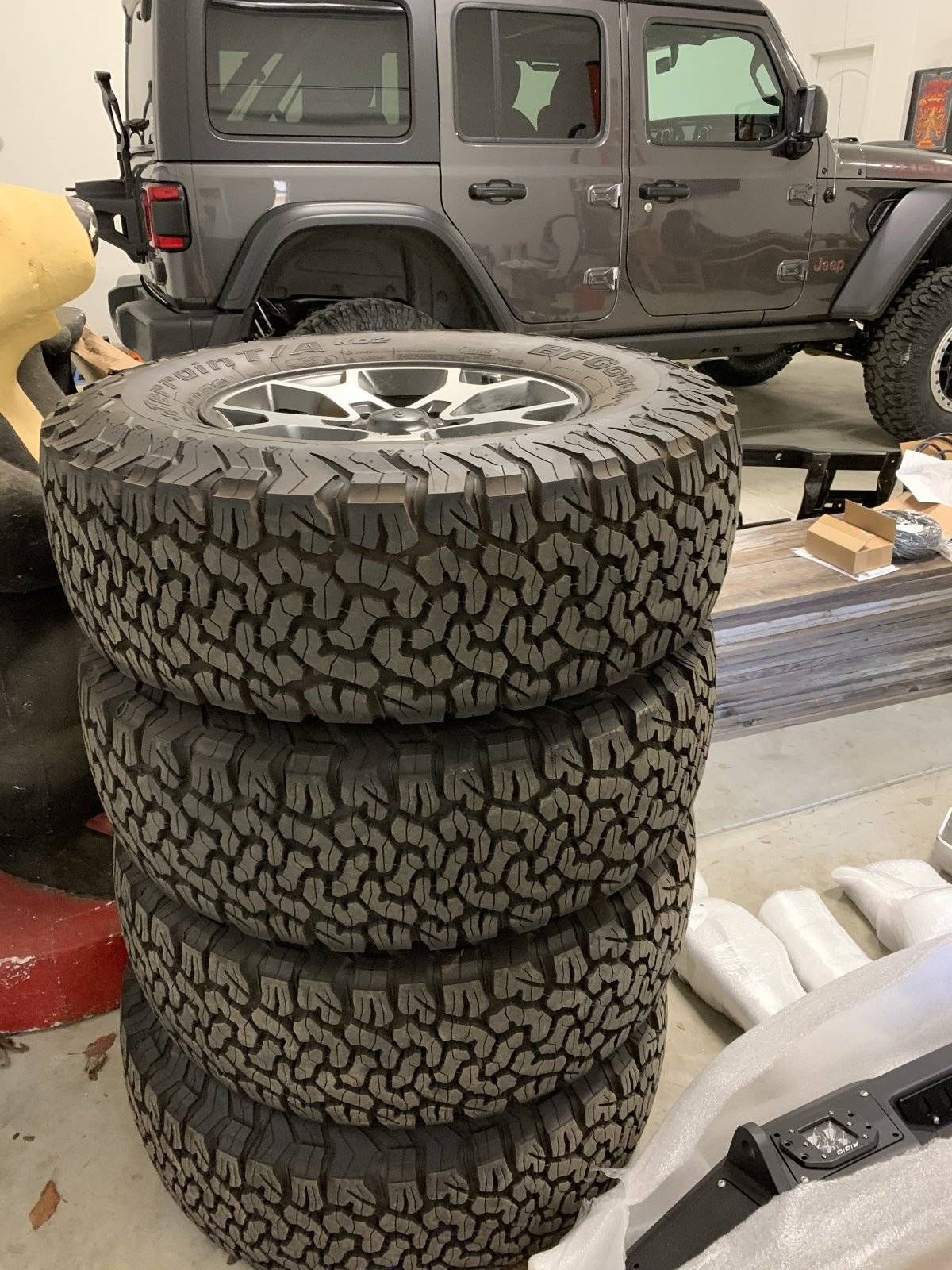 Jeep Wrangler JL 4 Rubicon take off wheels 7CDE6633-8433-4A7D-99F3-243F84775866