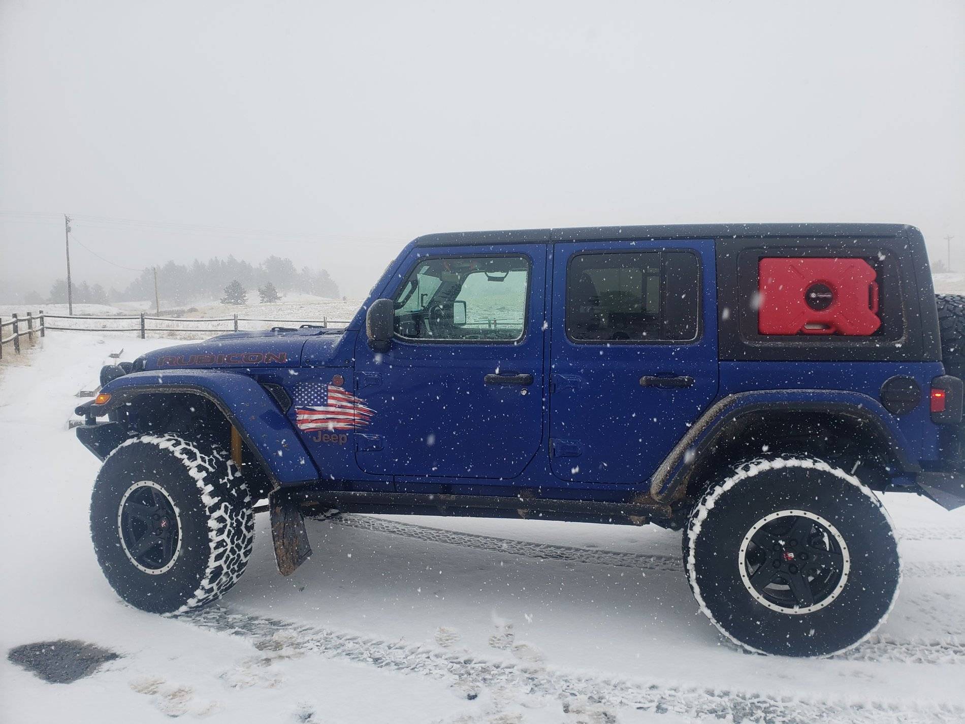 Jeep Wrangler JL Mudflaps amazingly enough! flaps in snow