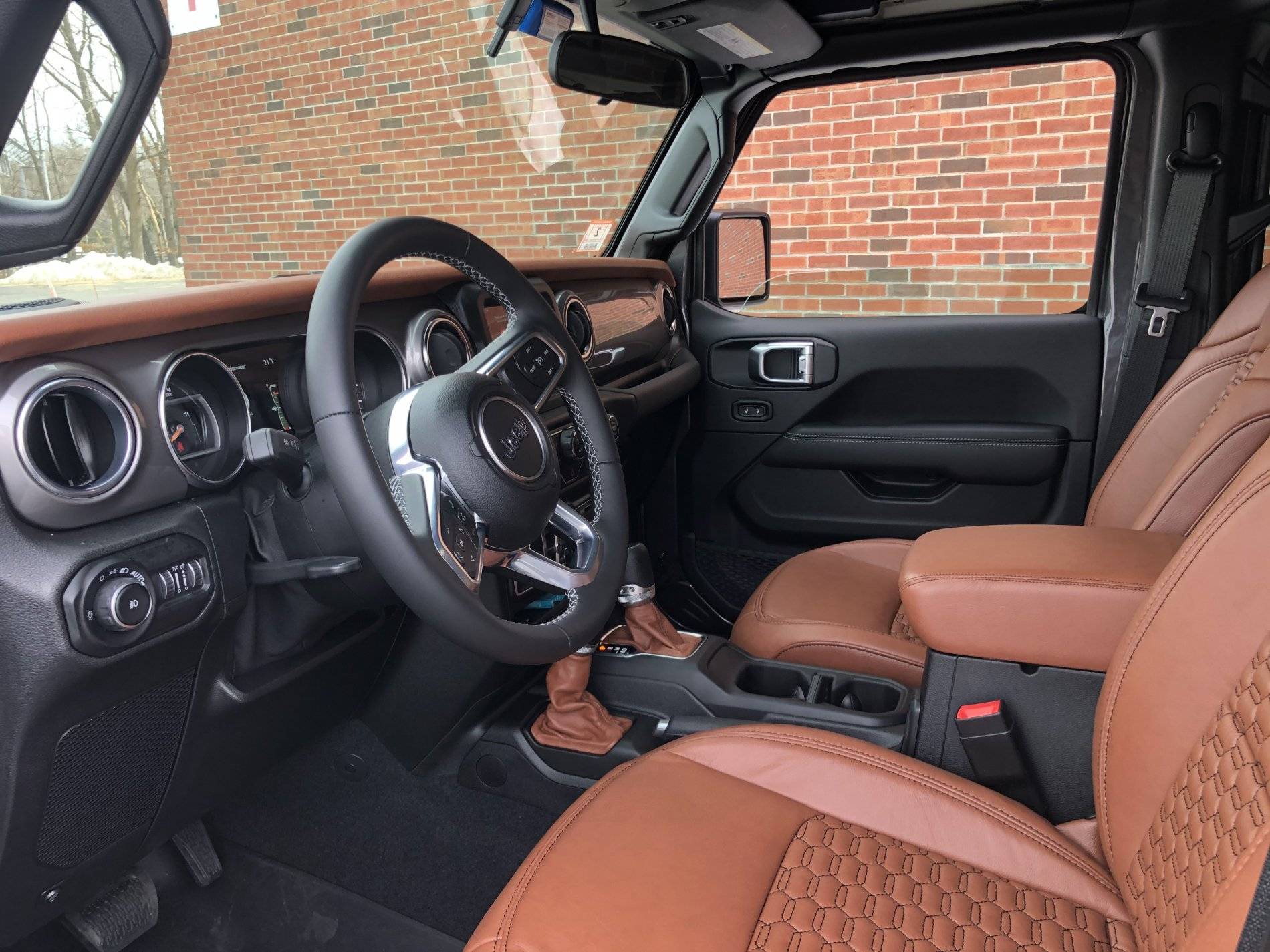 Jeep Wrangler JL Installed new leather interior 6BF76185-33F4-40A5-B4AB-C49727A85677