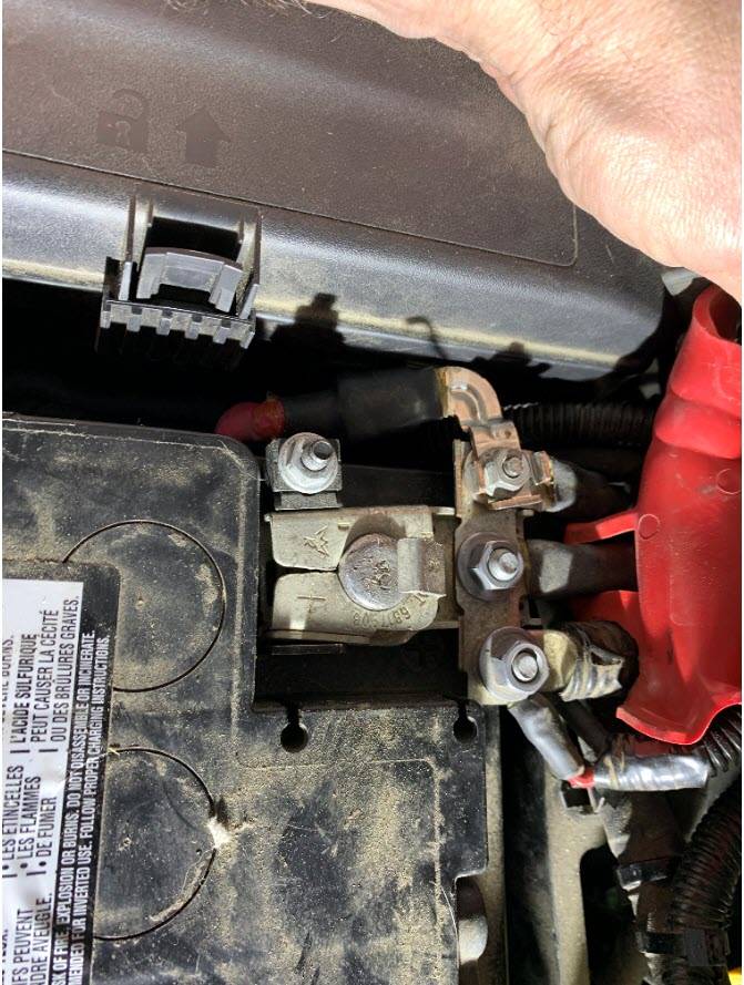 Jeep Wrangler JL My Aux "delete" using the fender remove method batteryIn