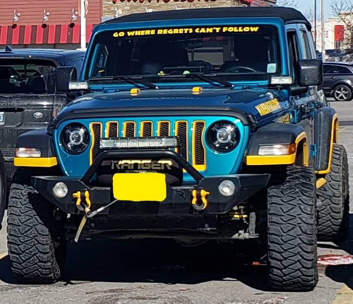Jeep Wrangler JL Tan soft top vs black on bikini 20210308_063604