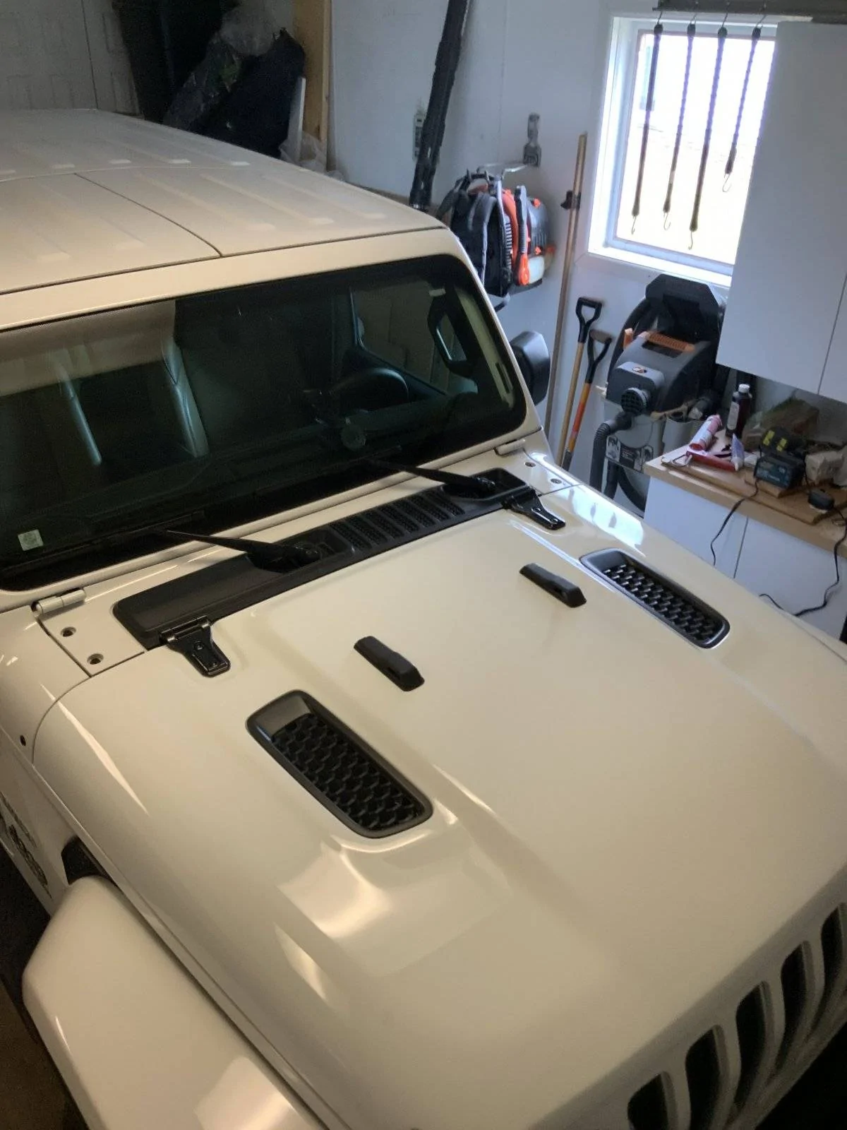 Jeep Wrangler JL Question on a Rubicon hood imag