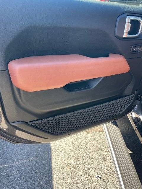 Jeep Wrangler JL Installed new leather interior IMG_1046