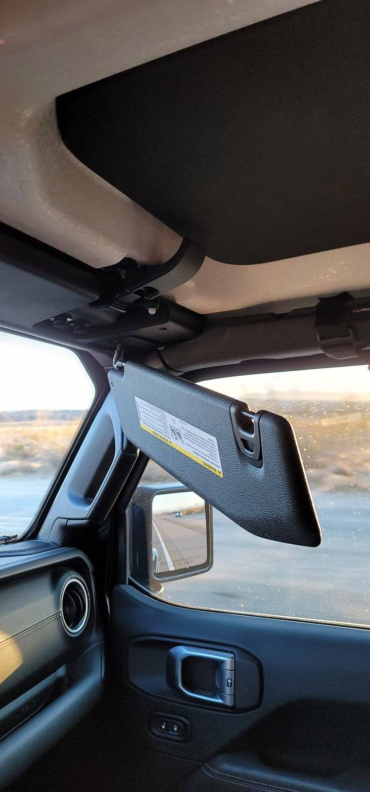 Jeep Wrangler JL Sun visor fell out 16156455262088035905445933830448