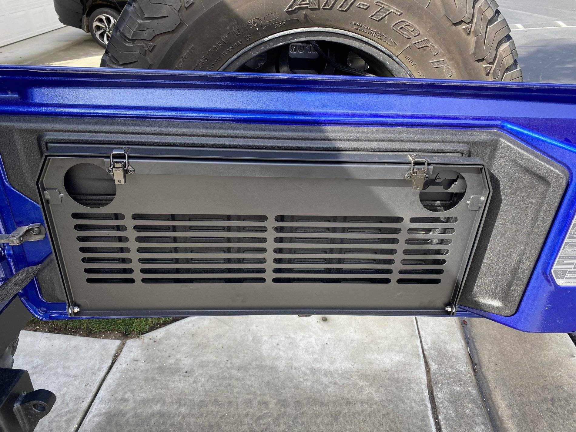 Jeep Wrangler JL Mopar Tailgate Table 7A4A242D-3FC6-404F-844C-A4CA089A4E11