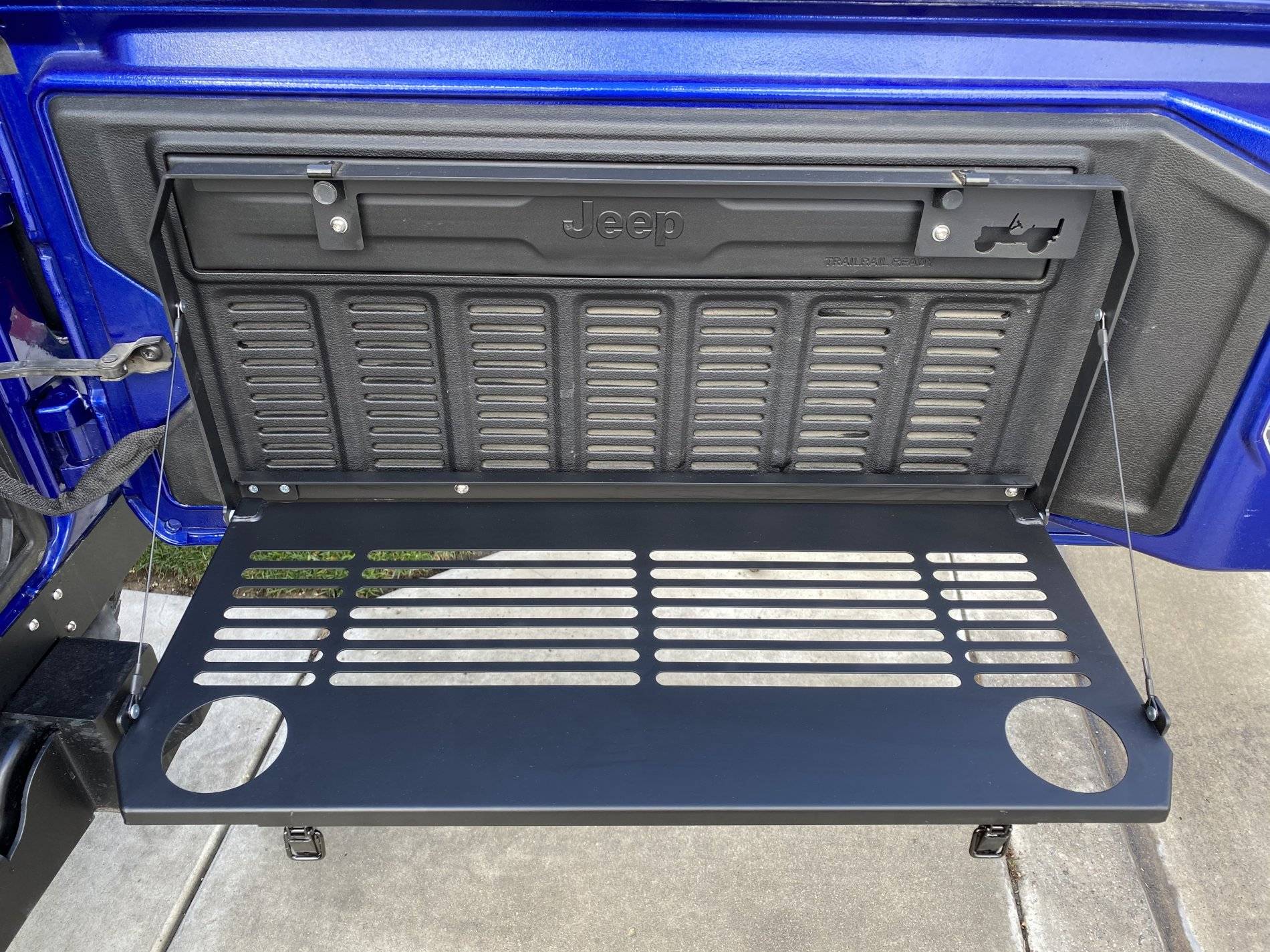 Jeep Wrangler JL Mopar Tailgate Table E06019B6-6778-4D69-8BD8-EC2AF896F65B