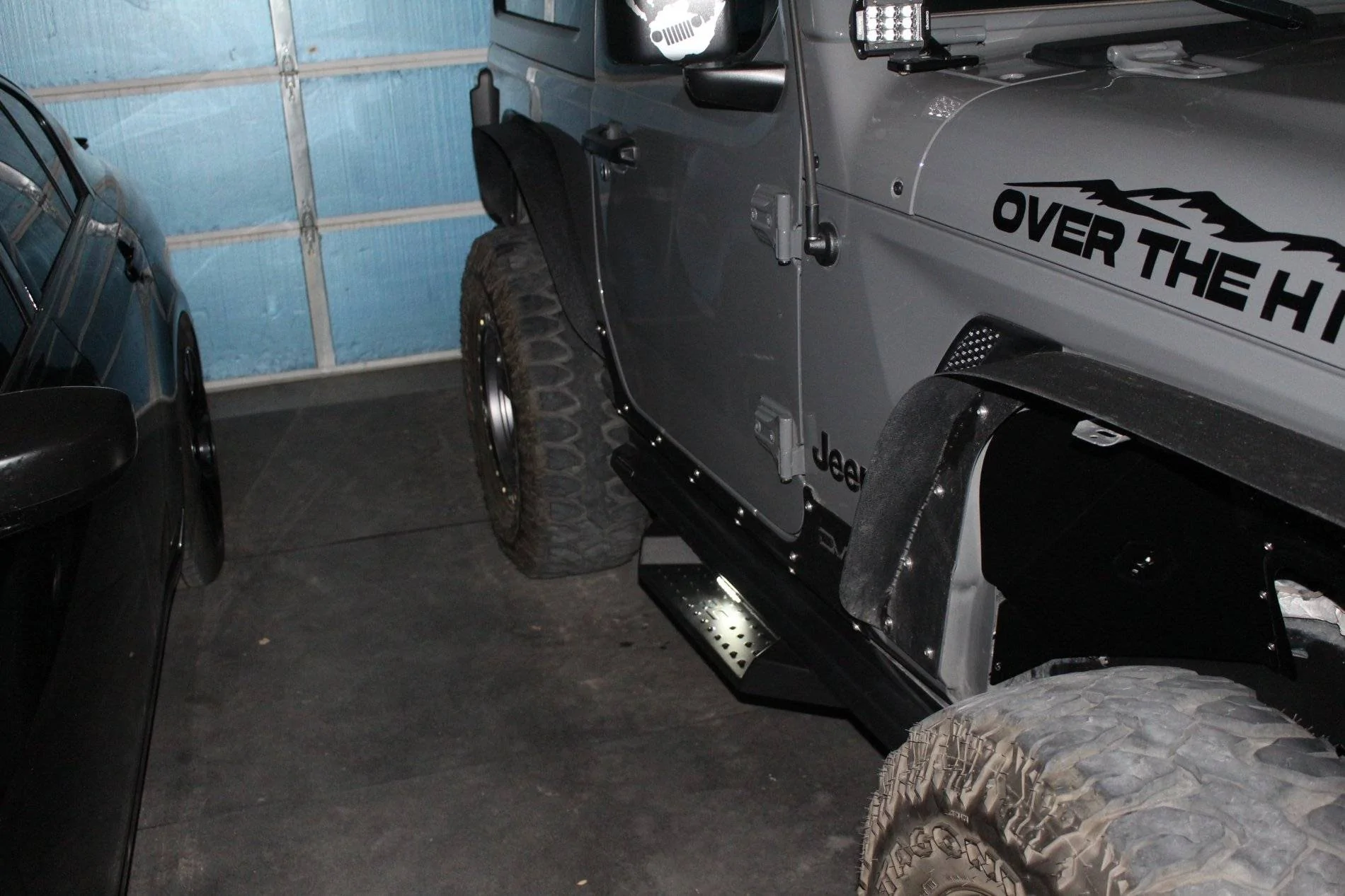 Jeep Wrangler JL Rough Country DS2 Side Steps JL 2dr. IMG_0540