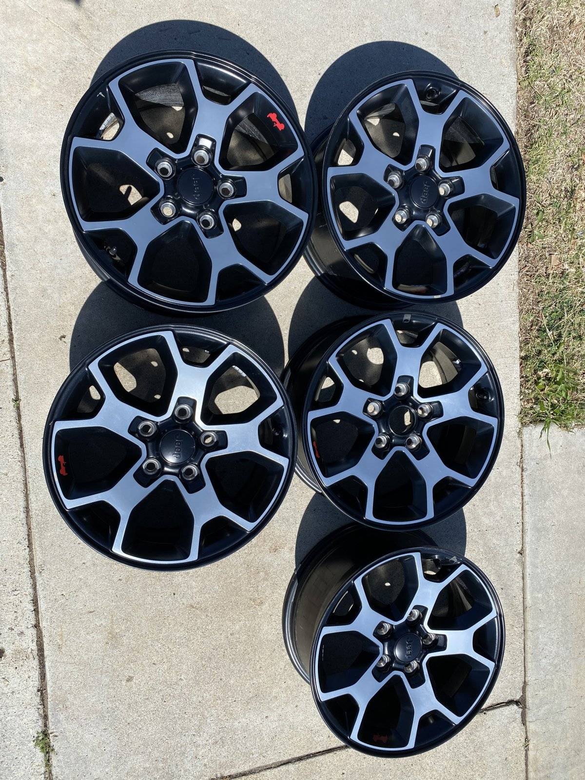 Jeep Wrangler JL SOLD!!CA SoCal rubicon wheels with tpms 4D798E6F-2CBF-4196-AD94-53209223FC44