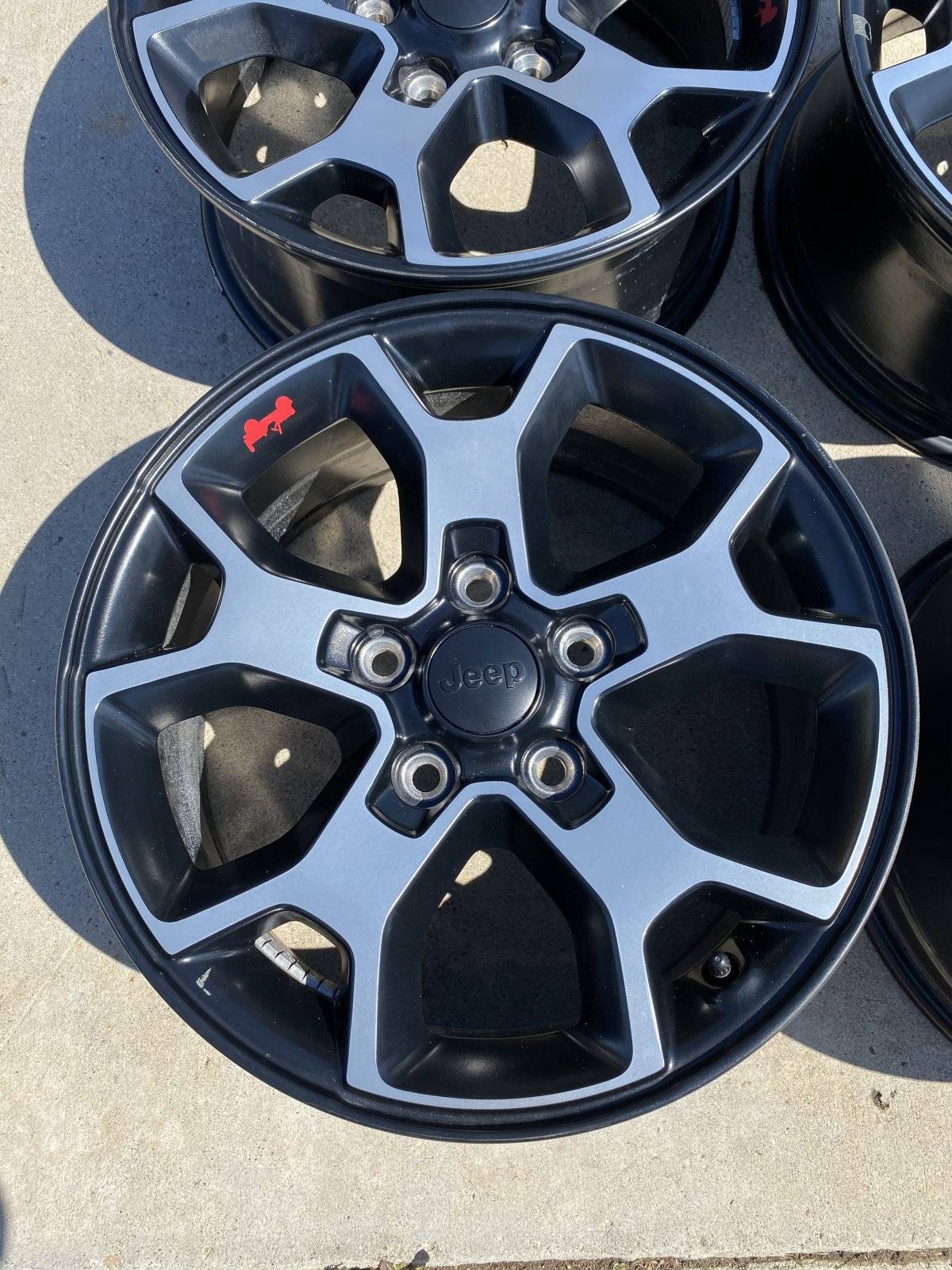 Jeep Wrangler JL SOLD!!CA SoCal rubicon wheels with tpms F4F6FDA0-1323-4E82-8634-2D317D4CB22D