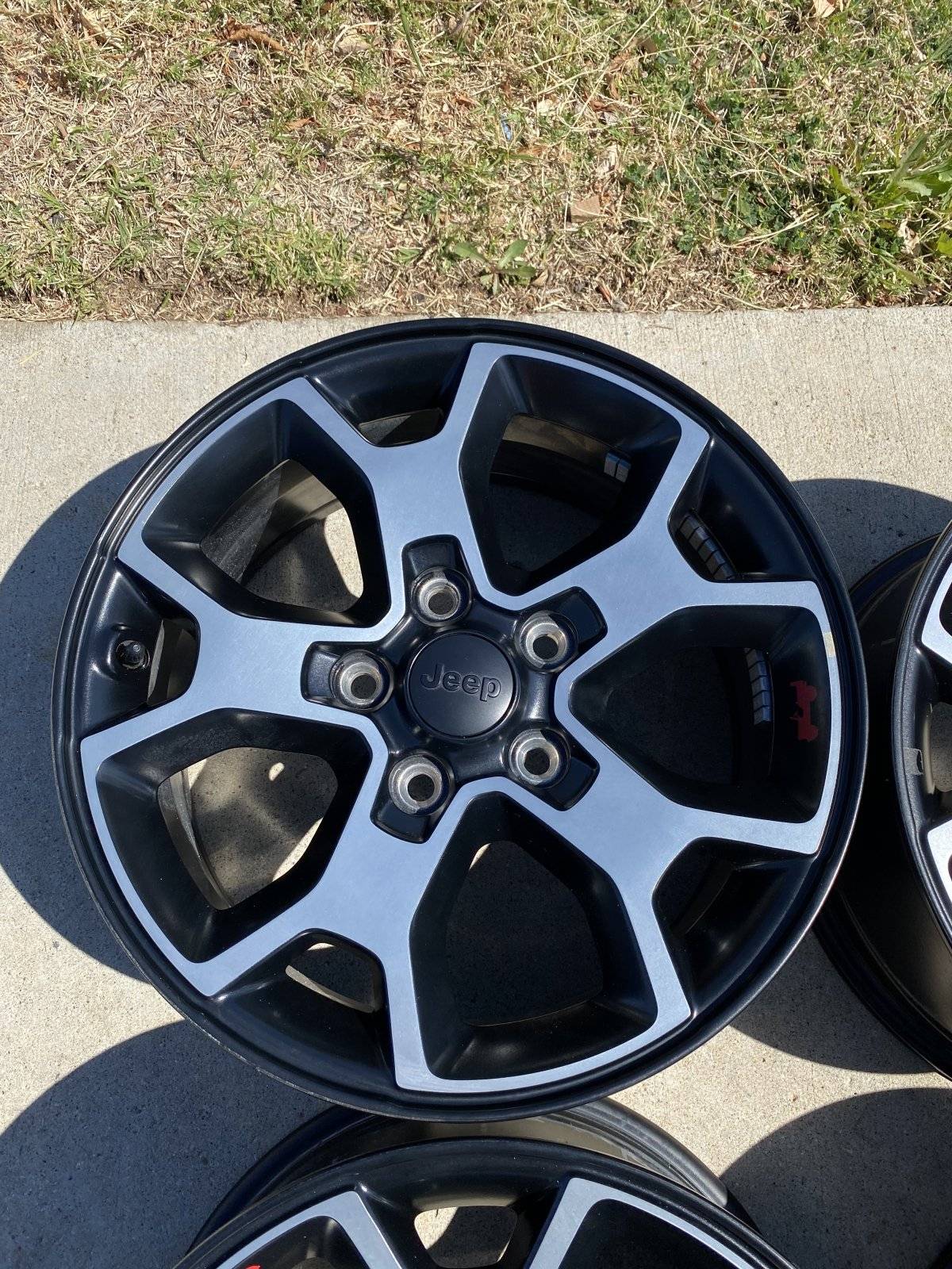 Jeep Wrangler JL SOLD!!CA SoCal rubicon wheels with tpms 76653813-9513-41EE-A7FC-24A47ED297DD