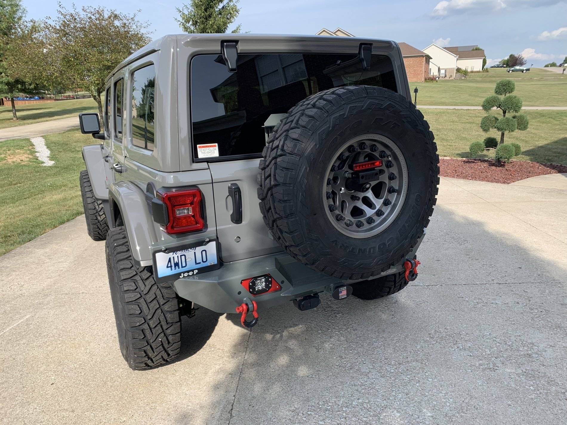 Jeep Wrangler JL Garage Modular Flooring 972EFEDE-DF3F-4F2F-9224-77DDE4C9FC65
