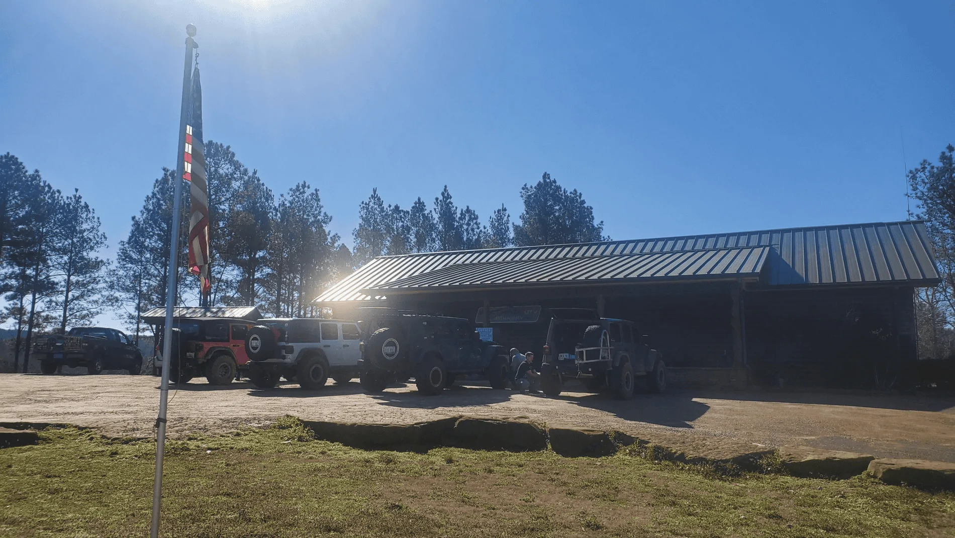 Jeep Wrangler JL 4 JLURs head from Michigan to Alabama and Florida to Wheel. Pick up some more Badges... 1616325726522