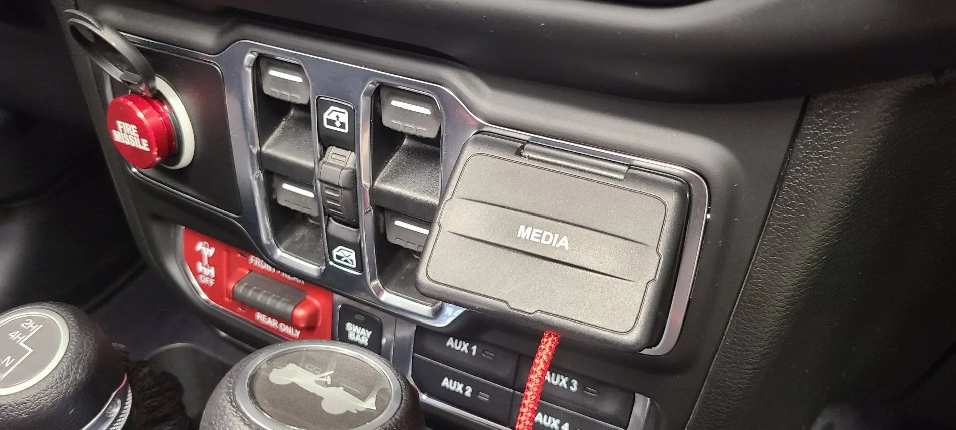 Jeep Wrangler JL How to remove the media cover? 20210322_132657
