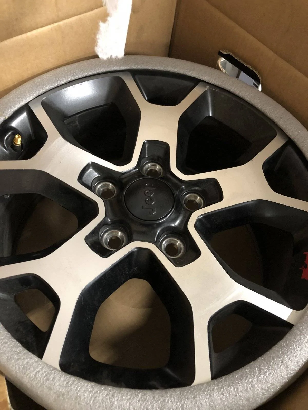 Jeep Wrangler JL 2021 Rubicon OEM wheels. 12C612DE-F159-4A23-92A8-3E2F90A69126