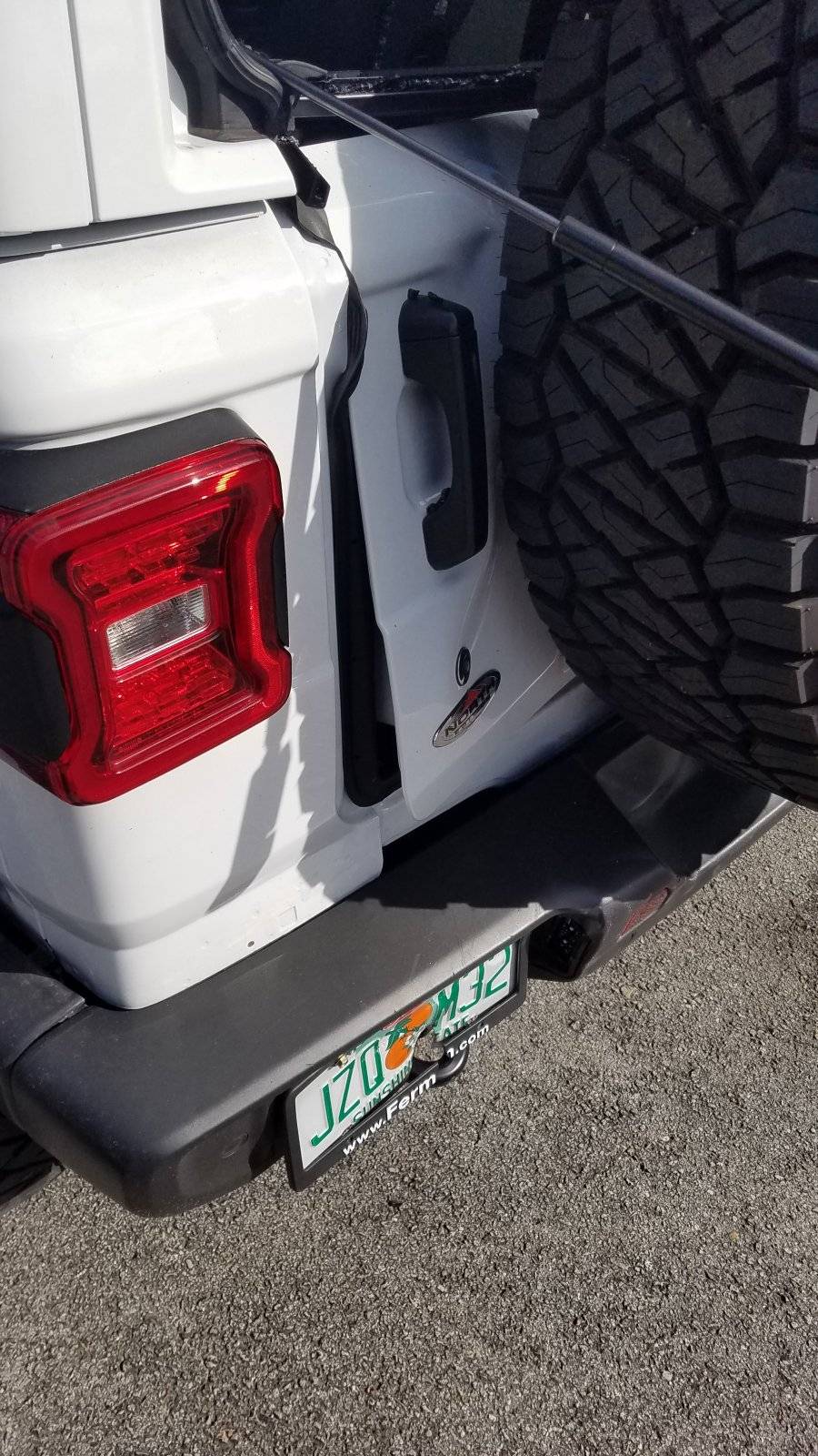 Jeep Wrangler JL Rear End Damage - repairable or total? 20210319_172730