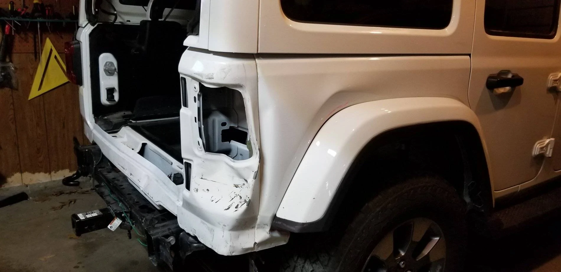 Jeep Wrangler JL Rear End Damage - repairable or total? 20200322_191051
