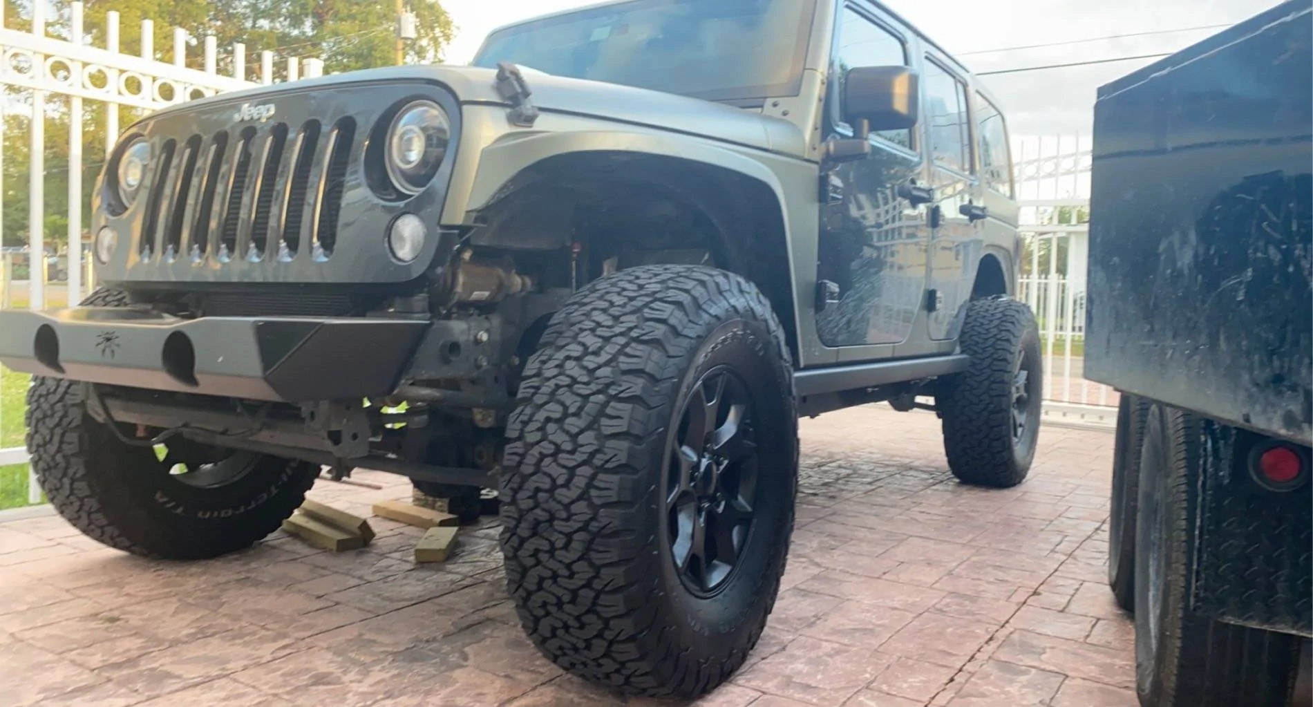 Jeep Wrangler JL Black Moab wheels on 35 BFG ko2s 1A4C1689-31C7-42D3-B581-8DB64F72997D