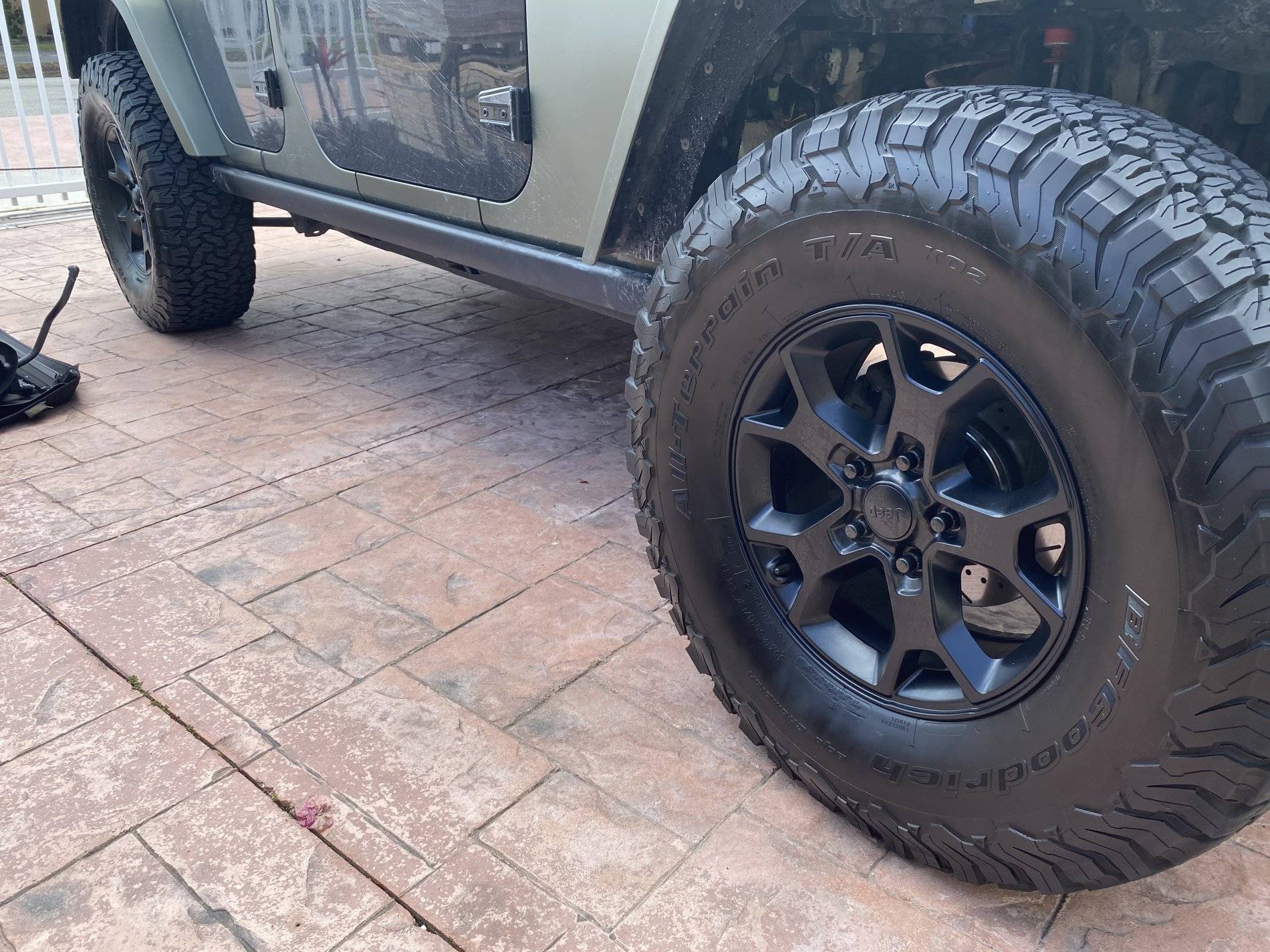Jeep Wrangler JL Black Moab wheels on 35 BFG ko2s 2B1603E5-2801-4ACF-86A6-EF327AD9E6BD