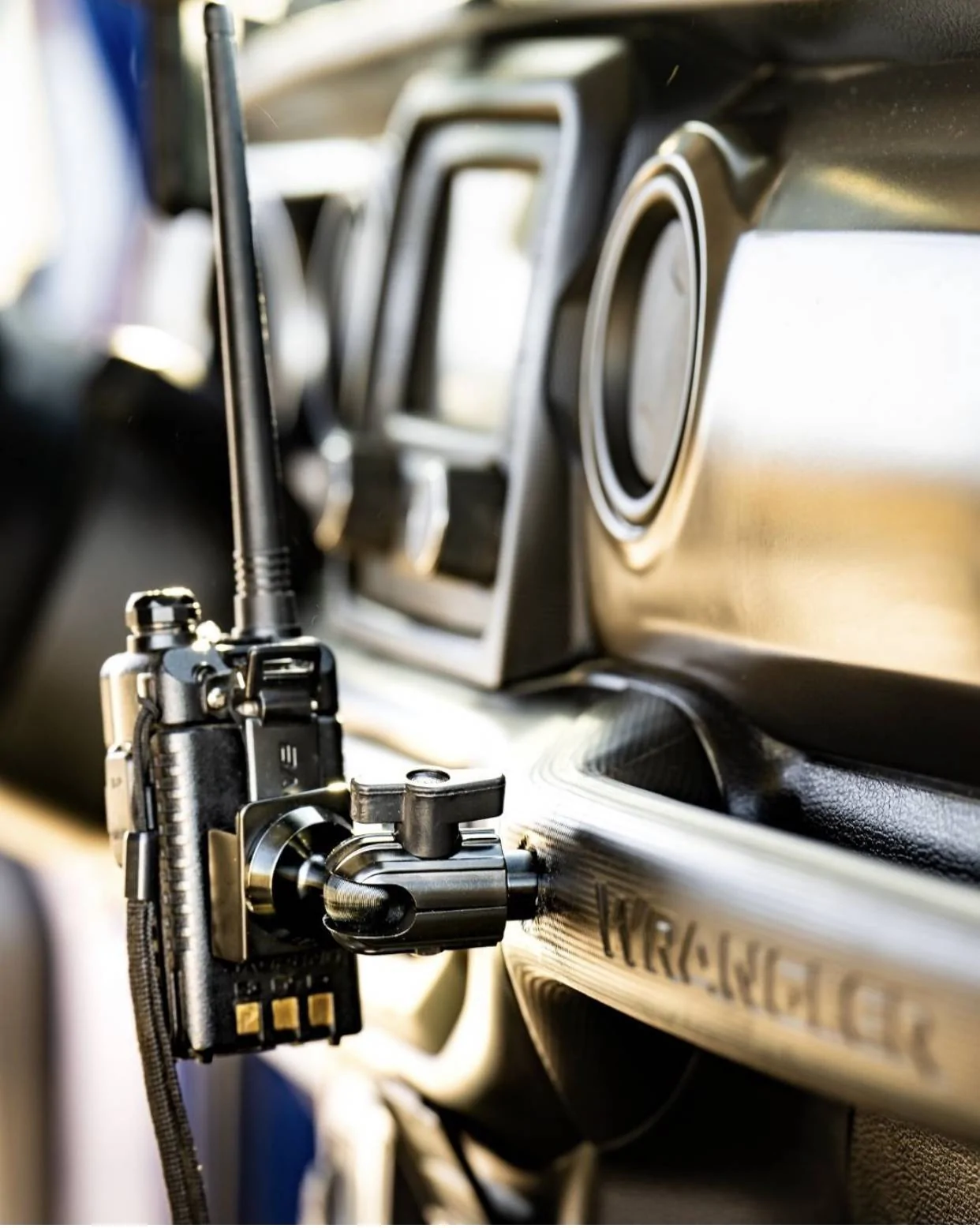 Jeep Wrangler JL Cleanest Phone Mount Solution 4A3DCC25-208F-48EF-8288-39FF8E8AE8B3