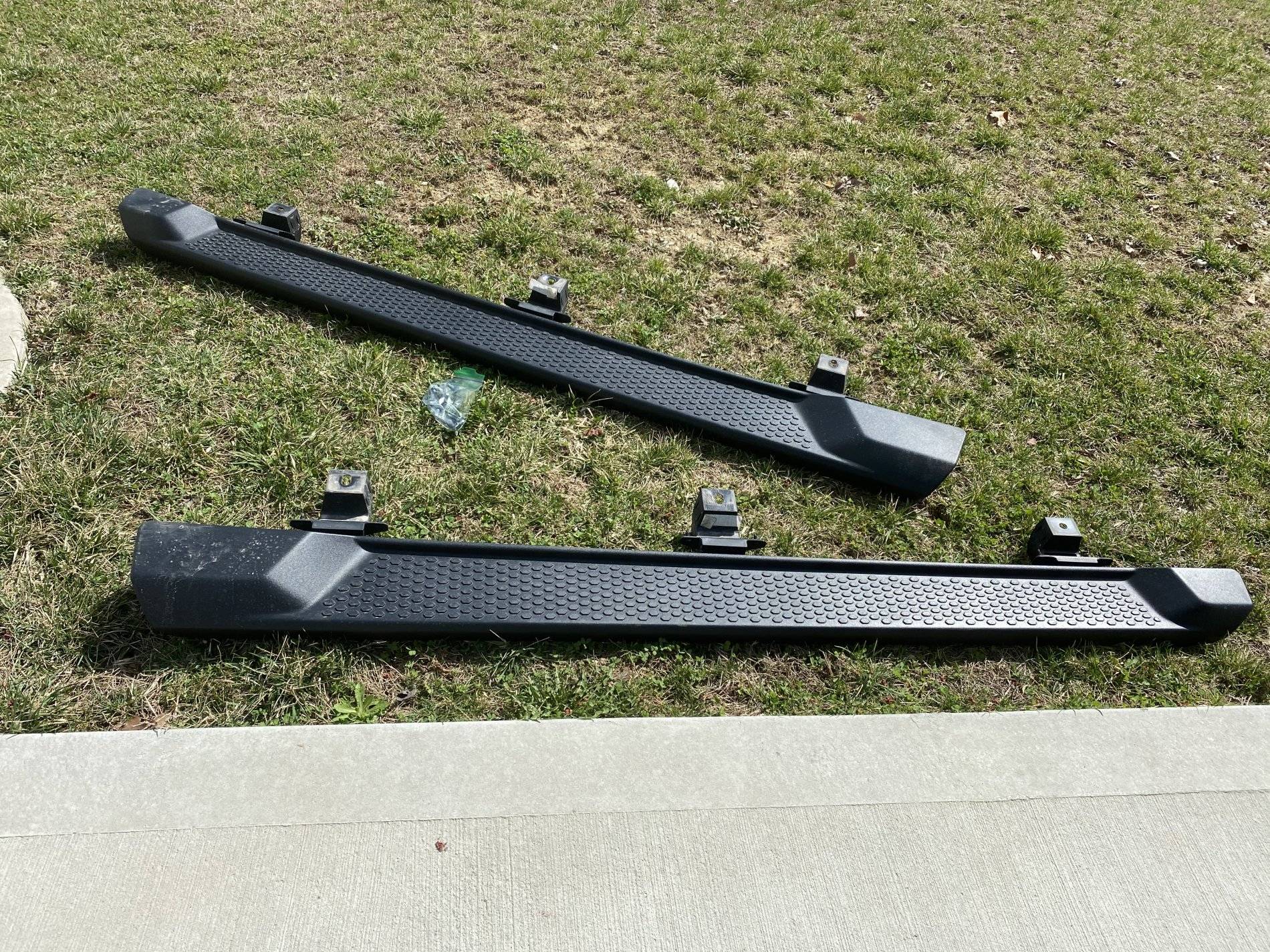 Jeep Wrangler JL Factory JLU Side Steps 146156C8-5CA2-4B21-8D6B-032FDB5B8070