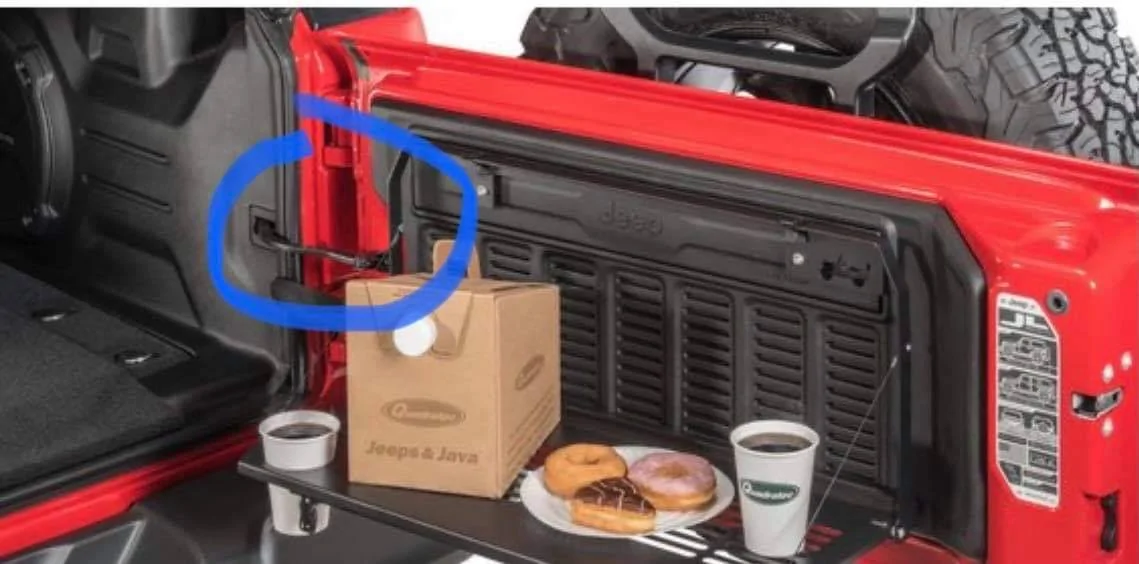 Jeep Wrangler JL Removing interior support arm from tailgate? 807B91E0-6BFD-4C99-A1B1-2E2CDB729772