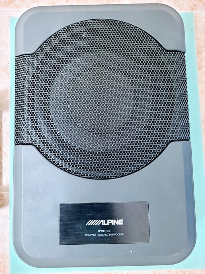 Jeep Wrangler JL Alpine PWE-S8-WRA powered underseat sub alpine2