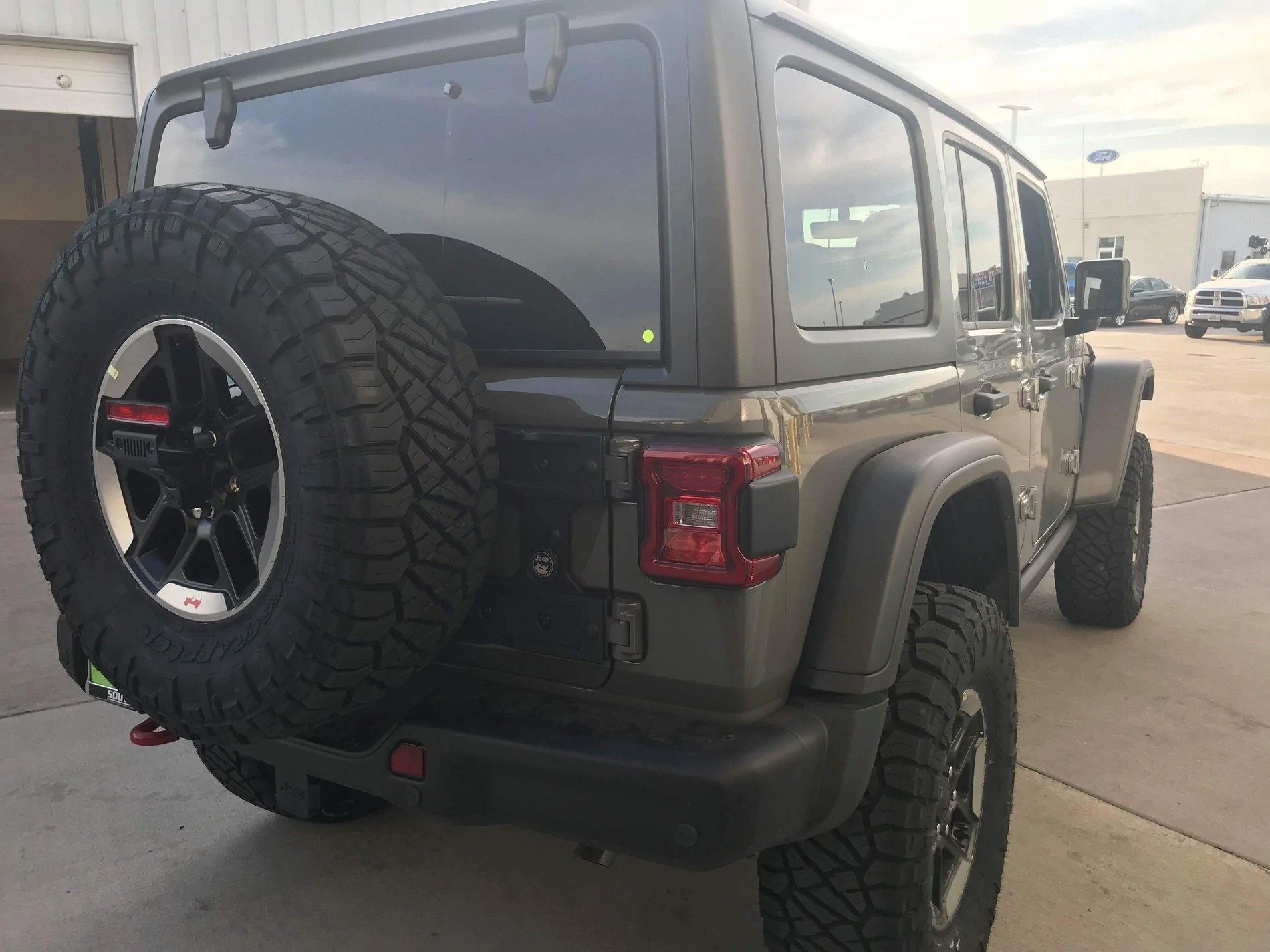 Jeep Wrangler JL STING GRAY Wrangler JL Club 1B056A61-DB17-4933-9E3C-55AF9AEE5F4C