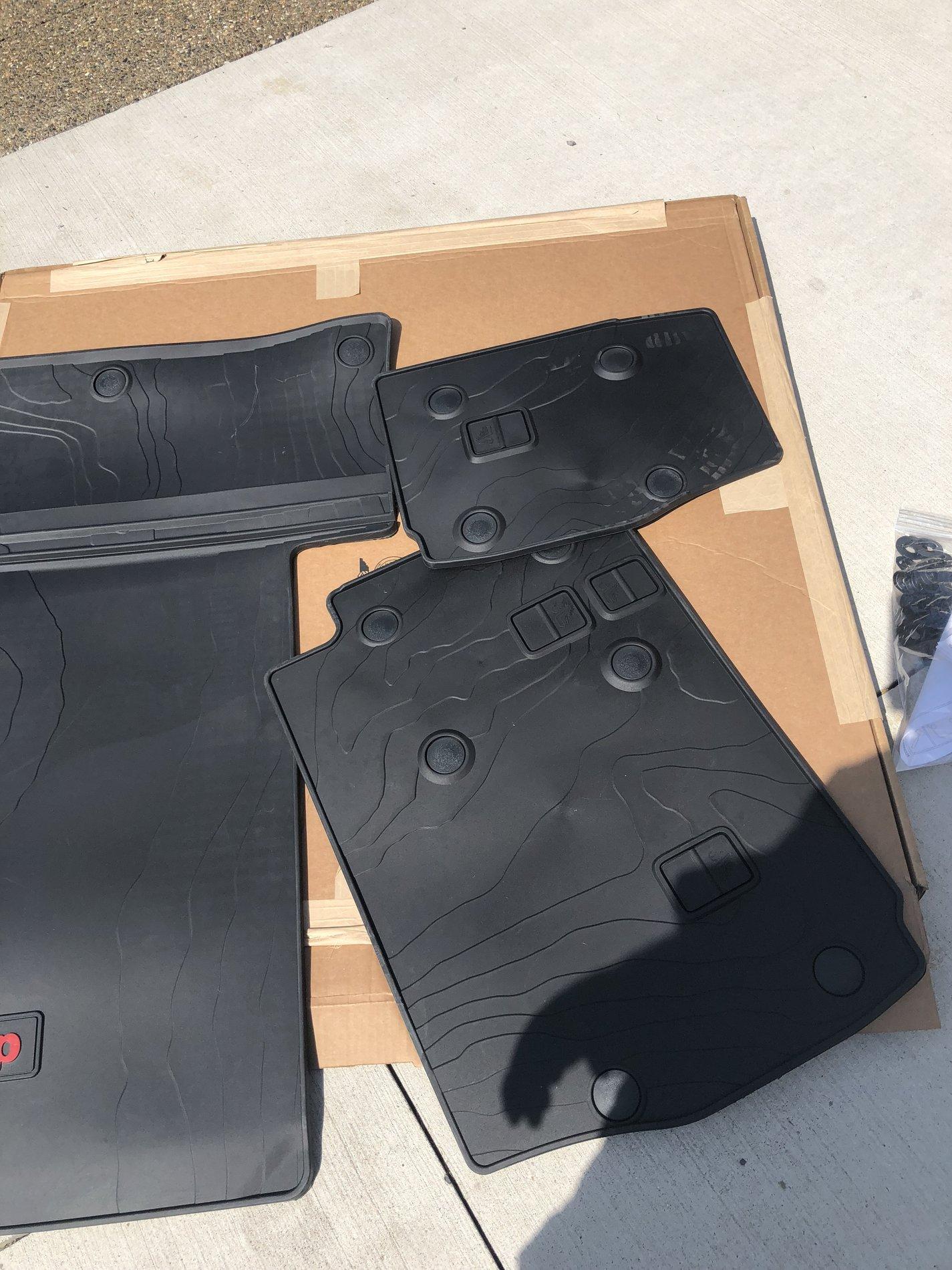 Jeep Wrangler JL JL Mopar Cargo tray / Rear IMG_2299.JPG