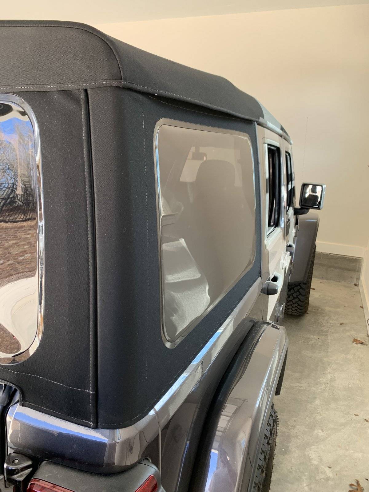 Jeep Wrangler JL JLU Mopar Premium Twill Soft Top 8D34F218-4970-472D-A474-0CD58122B684