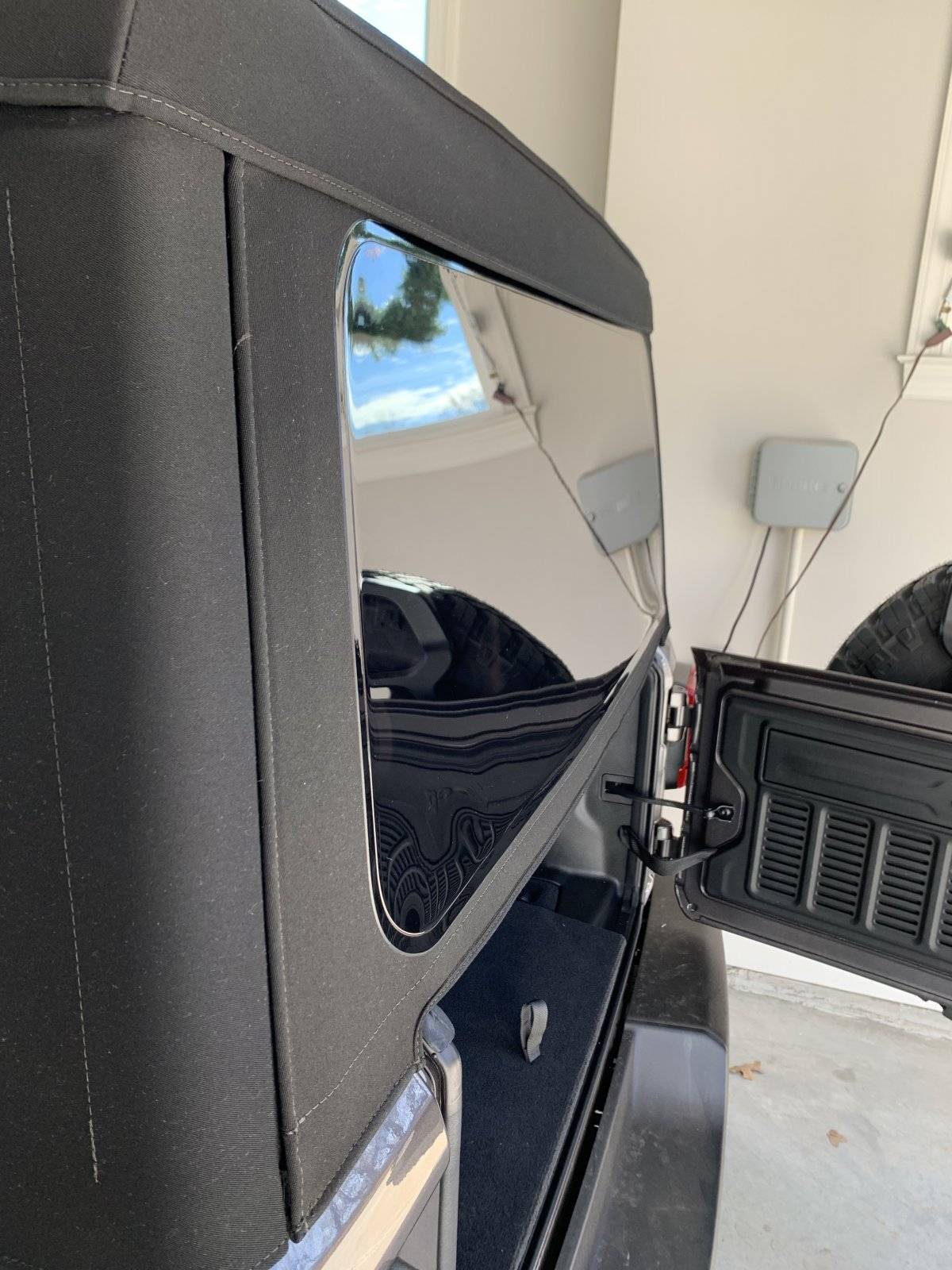 Jeep Wrangler JL JLU Mopar Premium Twill Soft Top C93D5C0D-20B7-445E-B118-229B76A69987