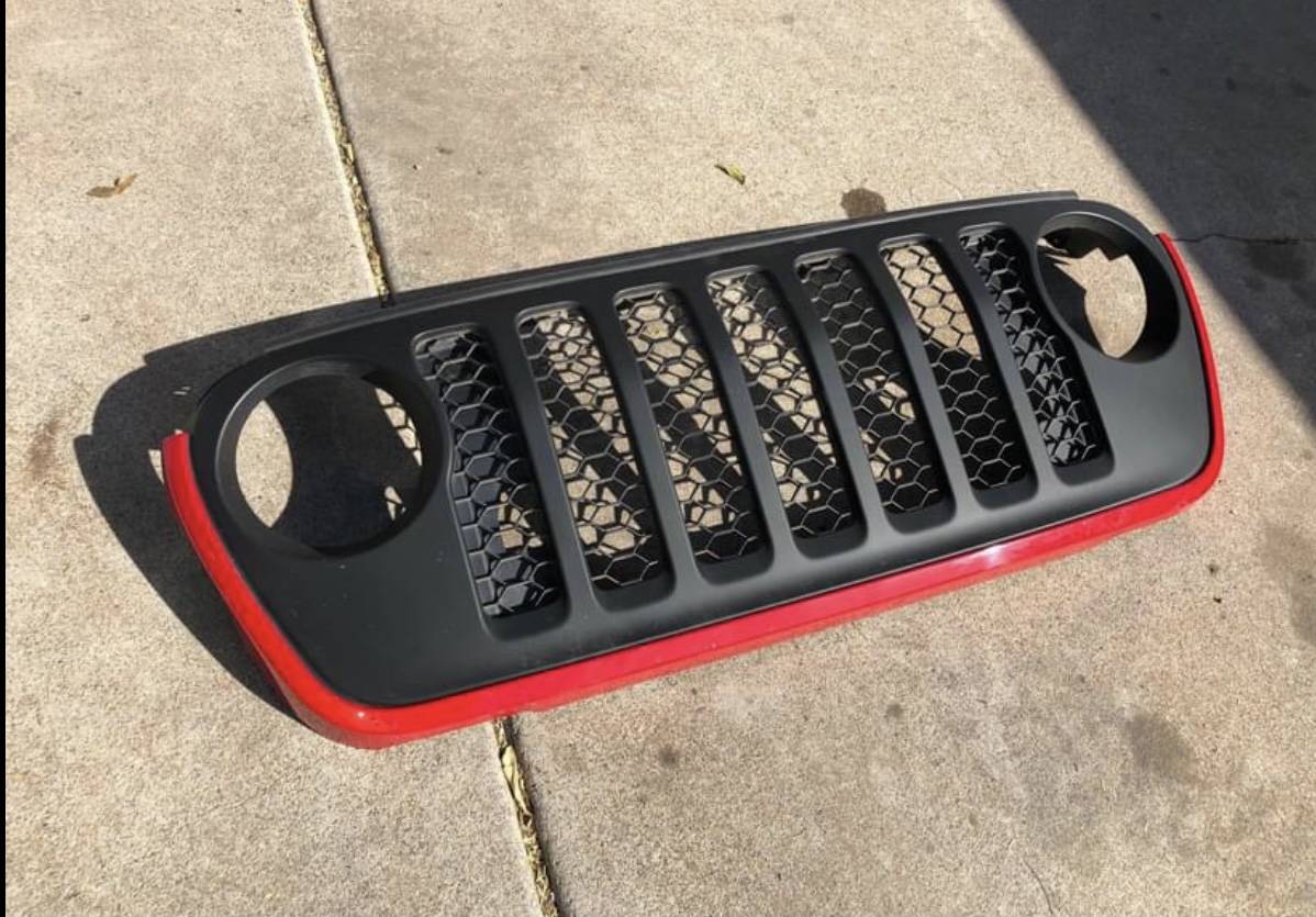 Jeep Wrangler JL Mopar Satin Black Grille 967BDE55-B910-4F56-A7A3-9BE18F047482