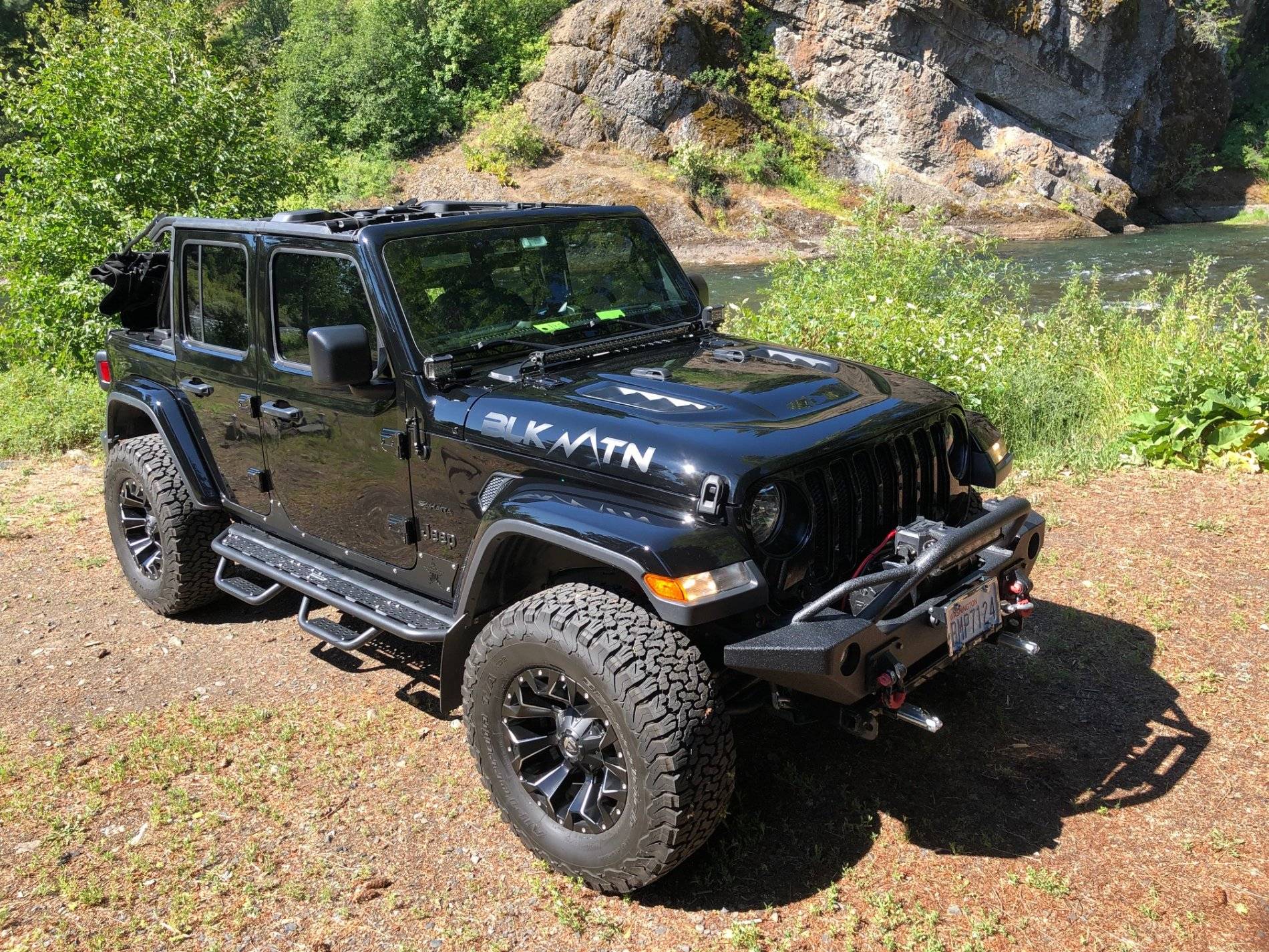 Jeep Wrangler JL Show us your unique hood decals! IMG_0719