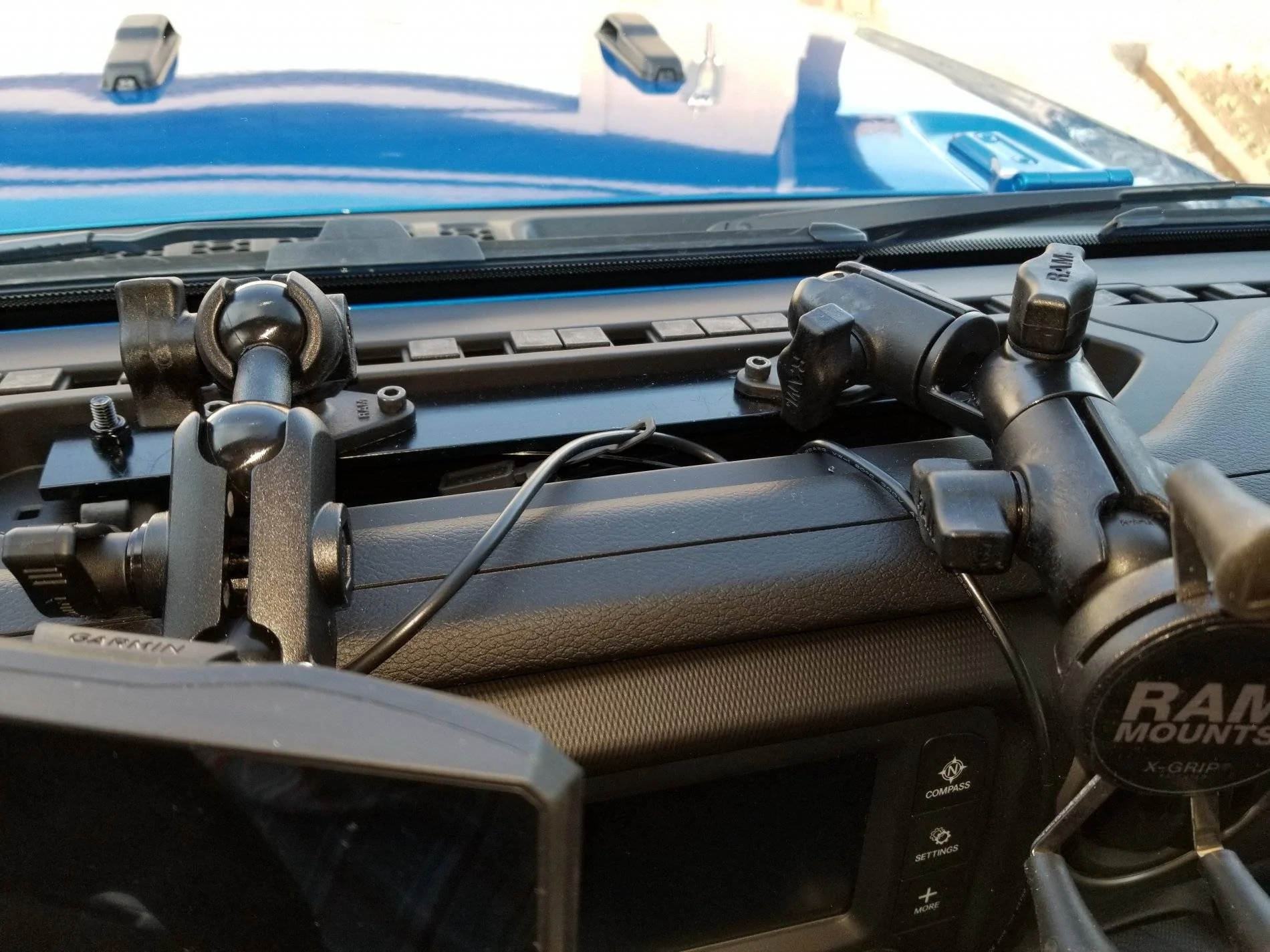 Jeep Wrangler JL Phone mount location 20210408_072645