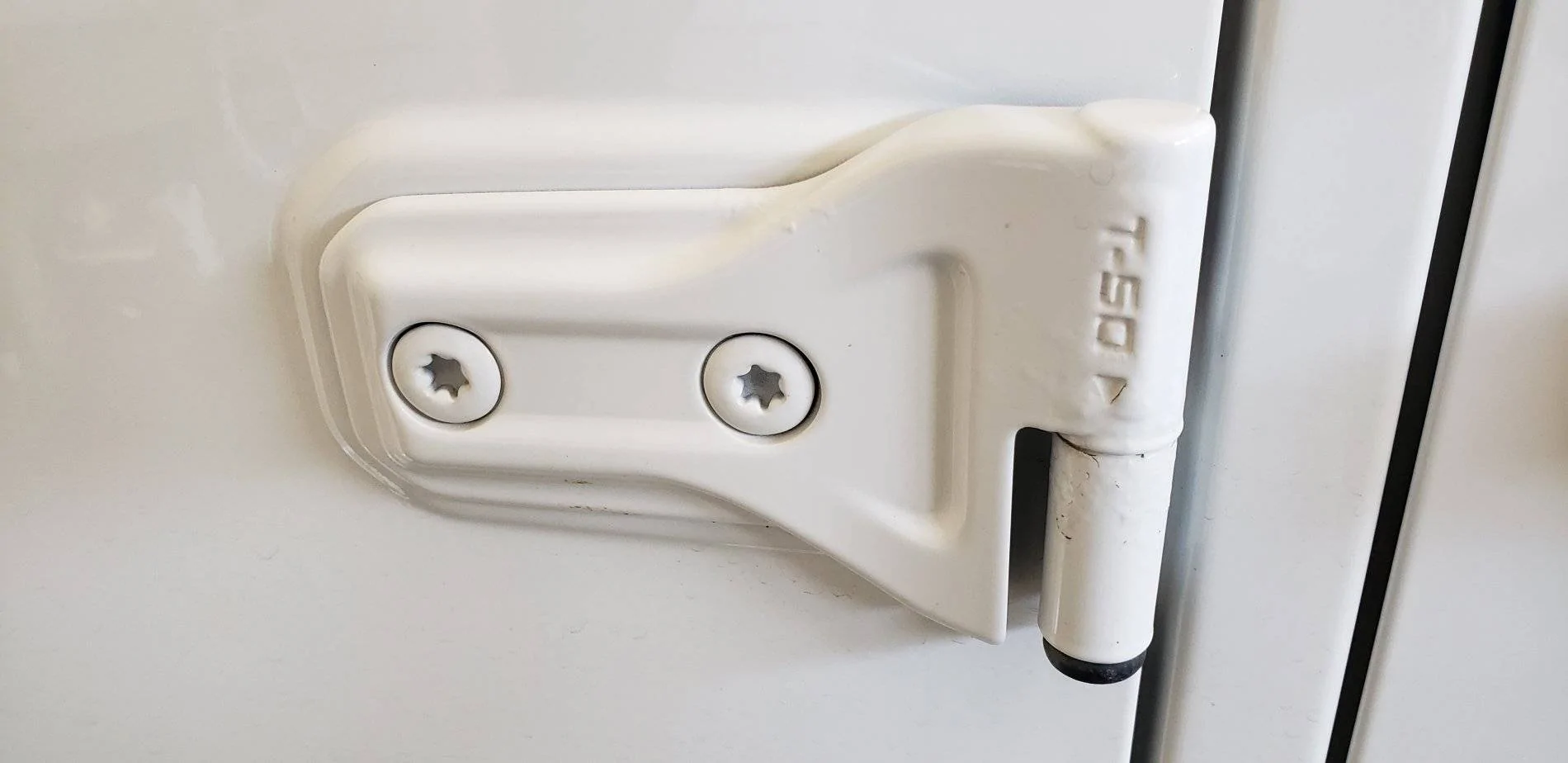 Jeep Wrangler JL Bubbles in Paint at Door Hinges 20210409_140535