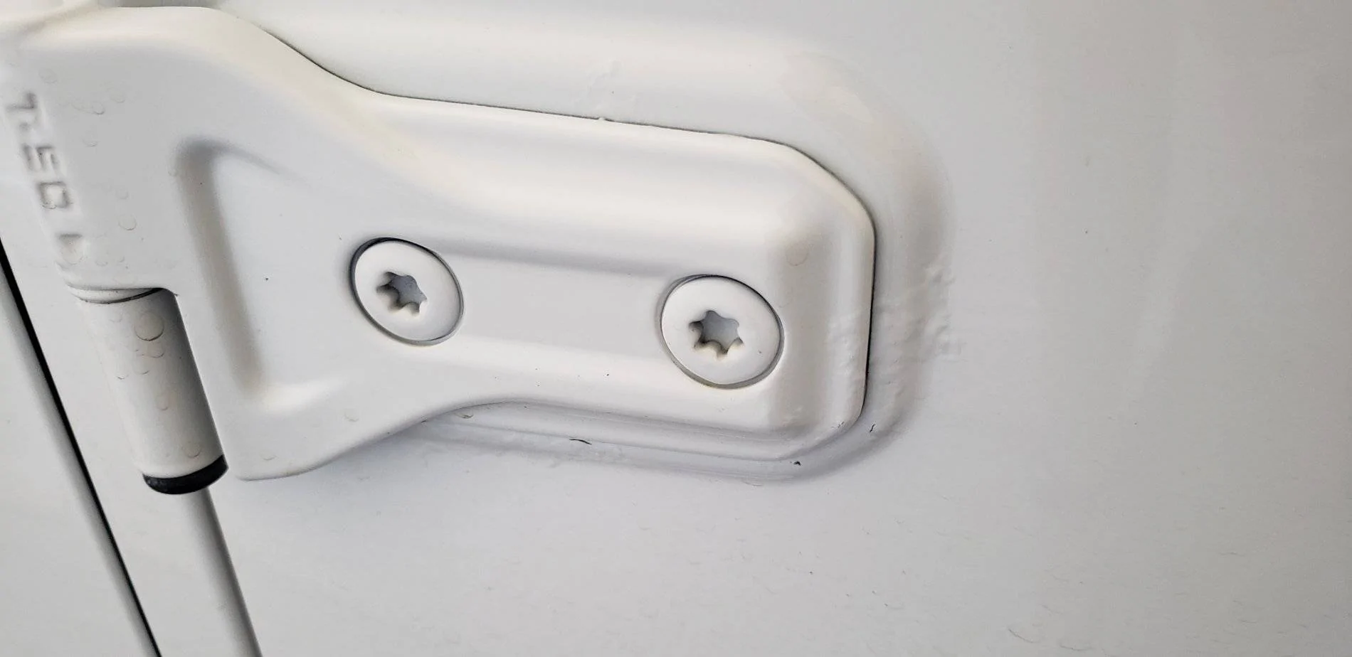 Jeep Wrangler JL Bubbles in Paint at Door Hinges 20210409_140622