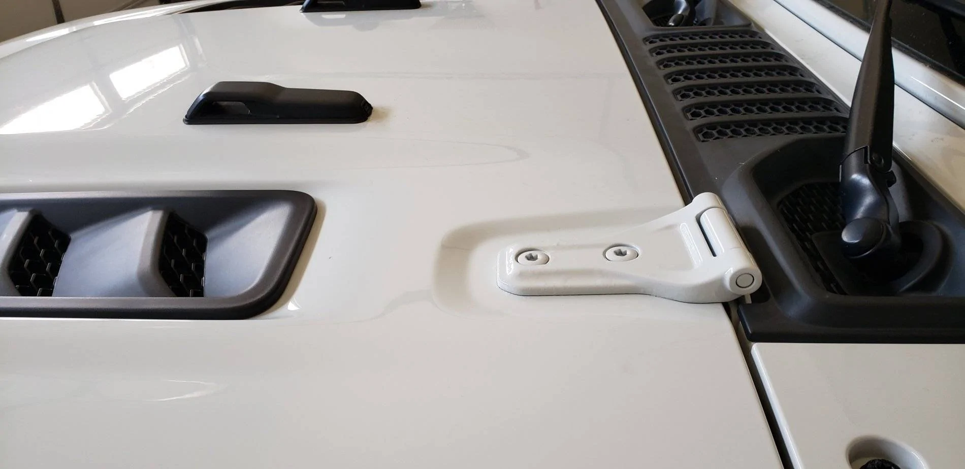 Jeep Wrangler JL Bubbles in Paint at Door Hinges 20210409_140733