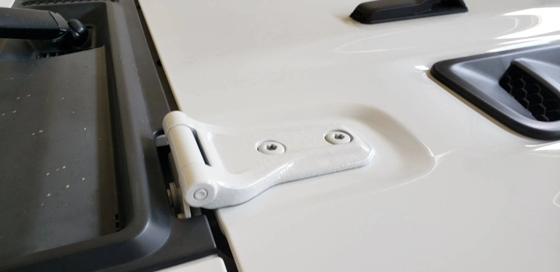 Jeep Wrangler JL Bubbles in Paint at Door Hinges 20210409_140751