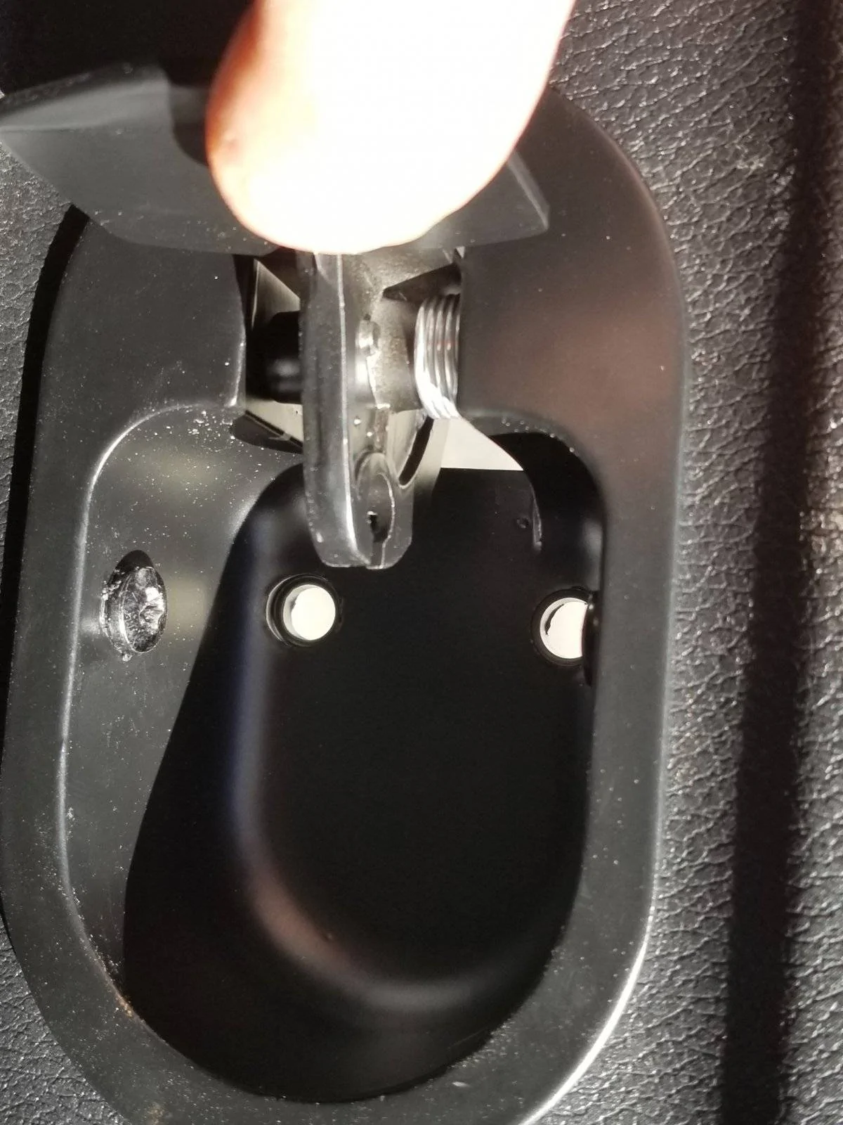 Jeep Wrangler JL Interior tail gate opening latch 20210411_154043