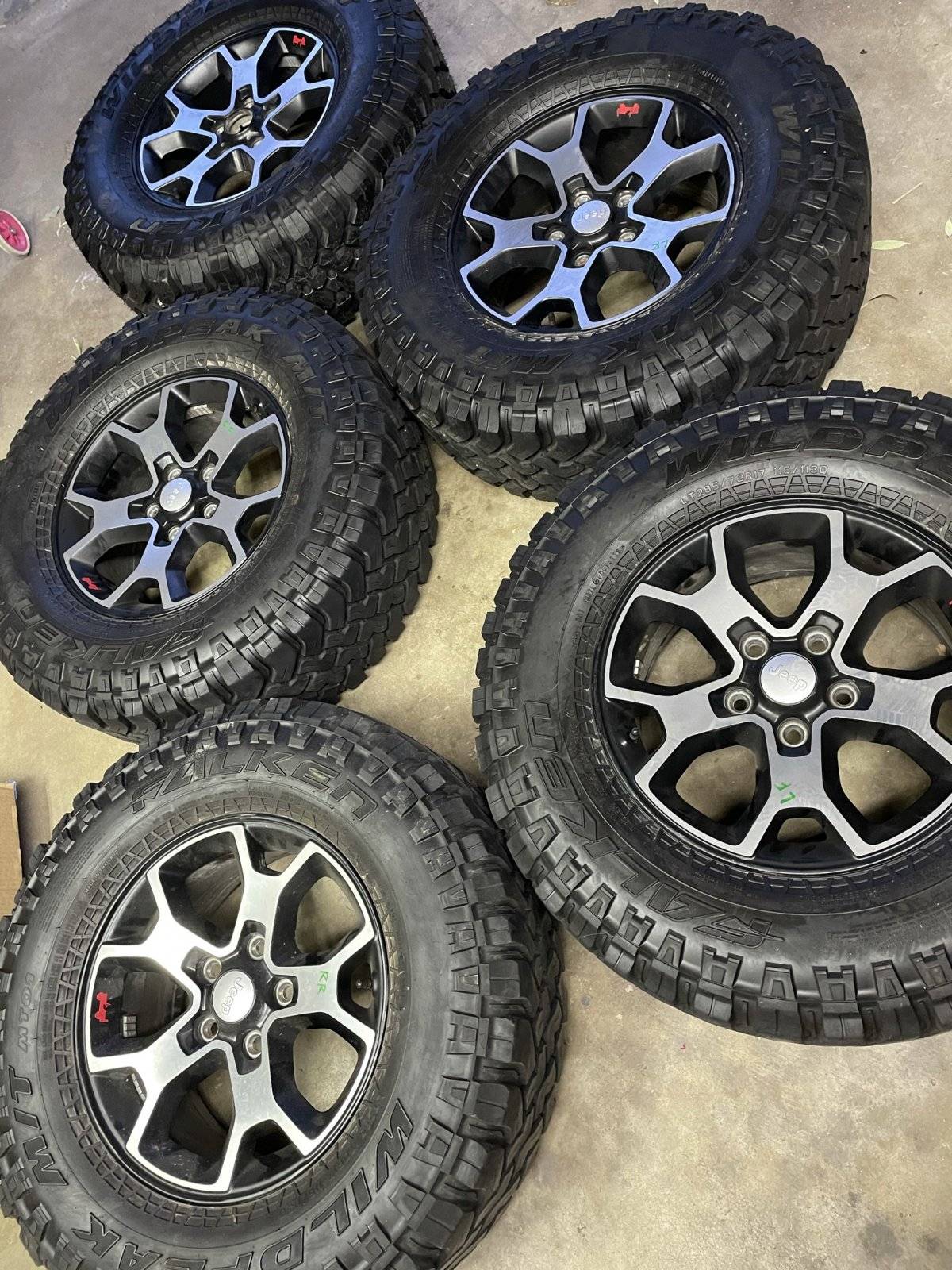 Jeep Wrangler JL Rubicon Wheels 76D57652-4F8E-471F-A0BF-4284F460ED01