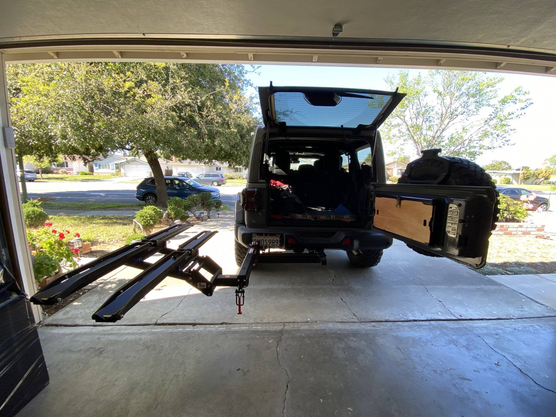 Jeep Wrangler JL Hitch Bike Rack recommendations? IMG_1072