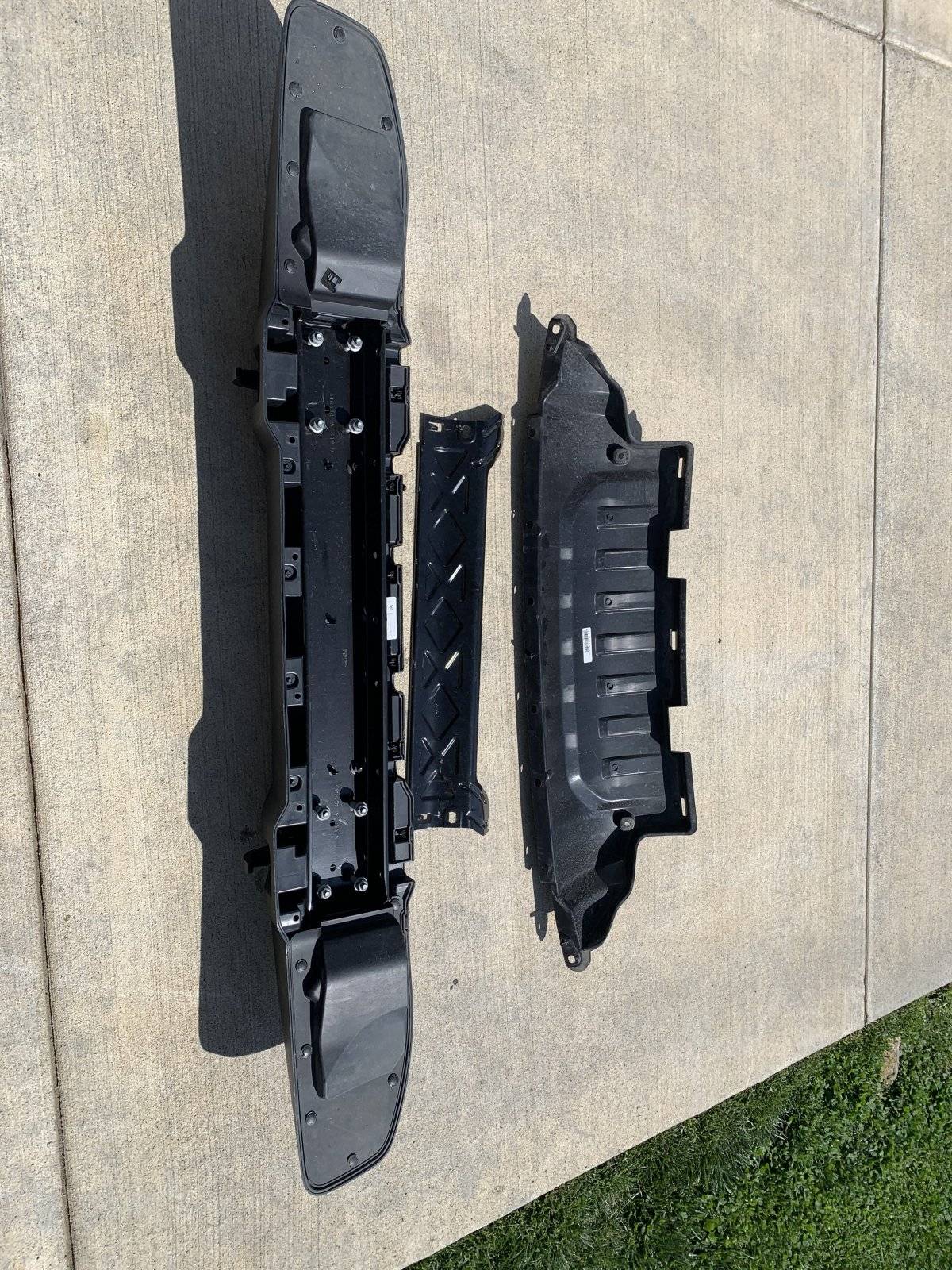 Jeep Wrangler JL $75 JL Sahara Plastic Bumper E700C82A-BC9A-4BA7-BA84-FC8908516C42