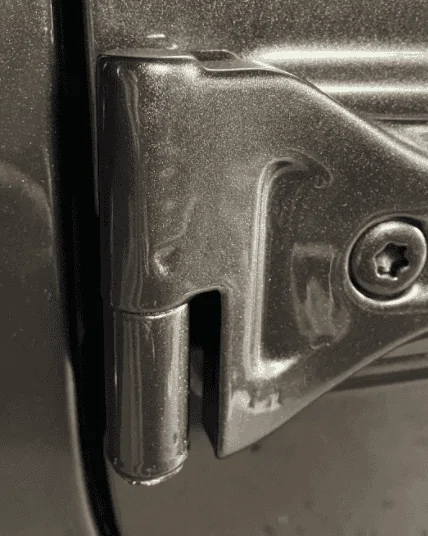 Jeep Wrangler JL Repainted door hinges due to paint bubbling 1